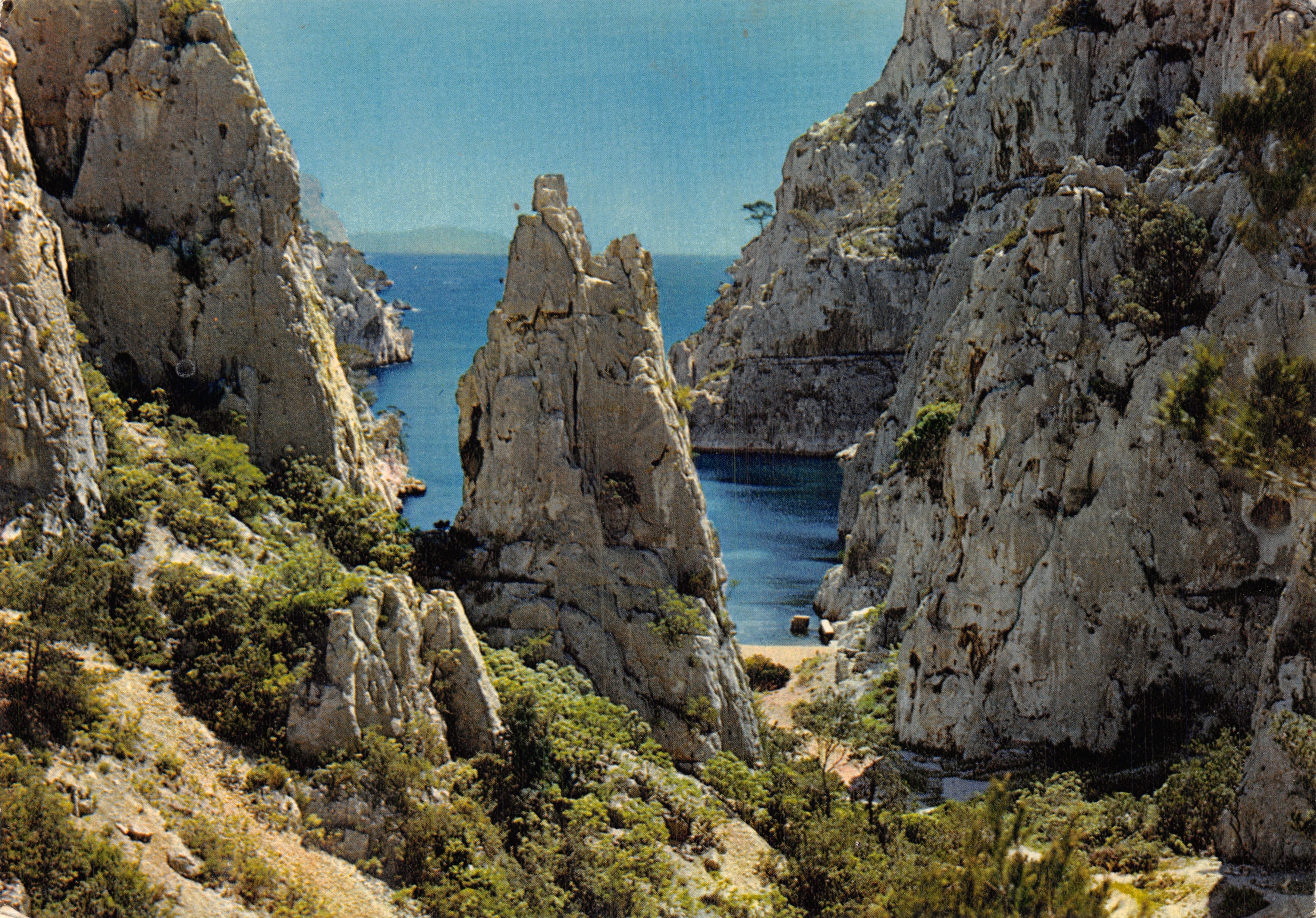Calanque d'En-Vau — panoramische uitzicht tussen kliffen en zee — Éditions de France, n° 9018