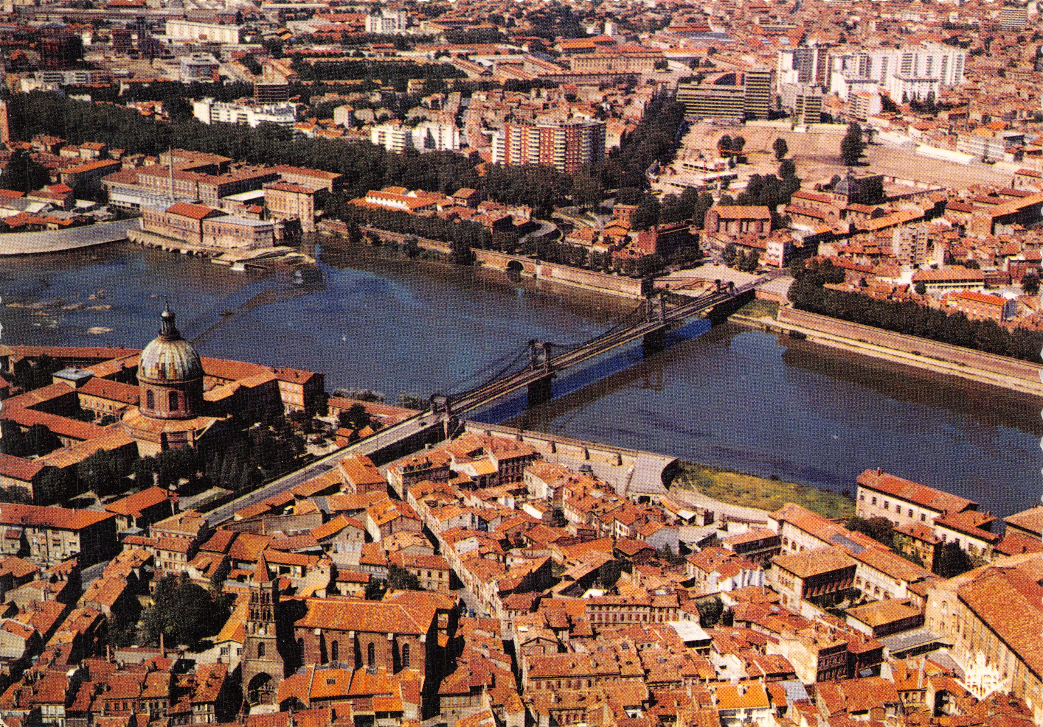 Vue aérienne sur le Pont Saint-Pierre — quartier Saint-Cyprien, hôpital de La Grave — éditeur Éditions Art Abouche Frères