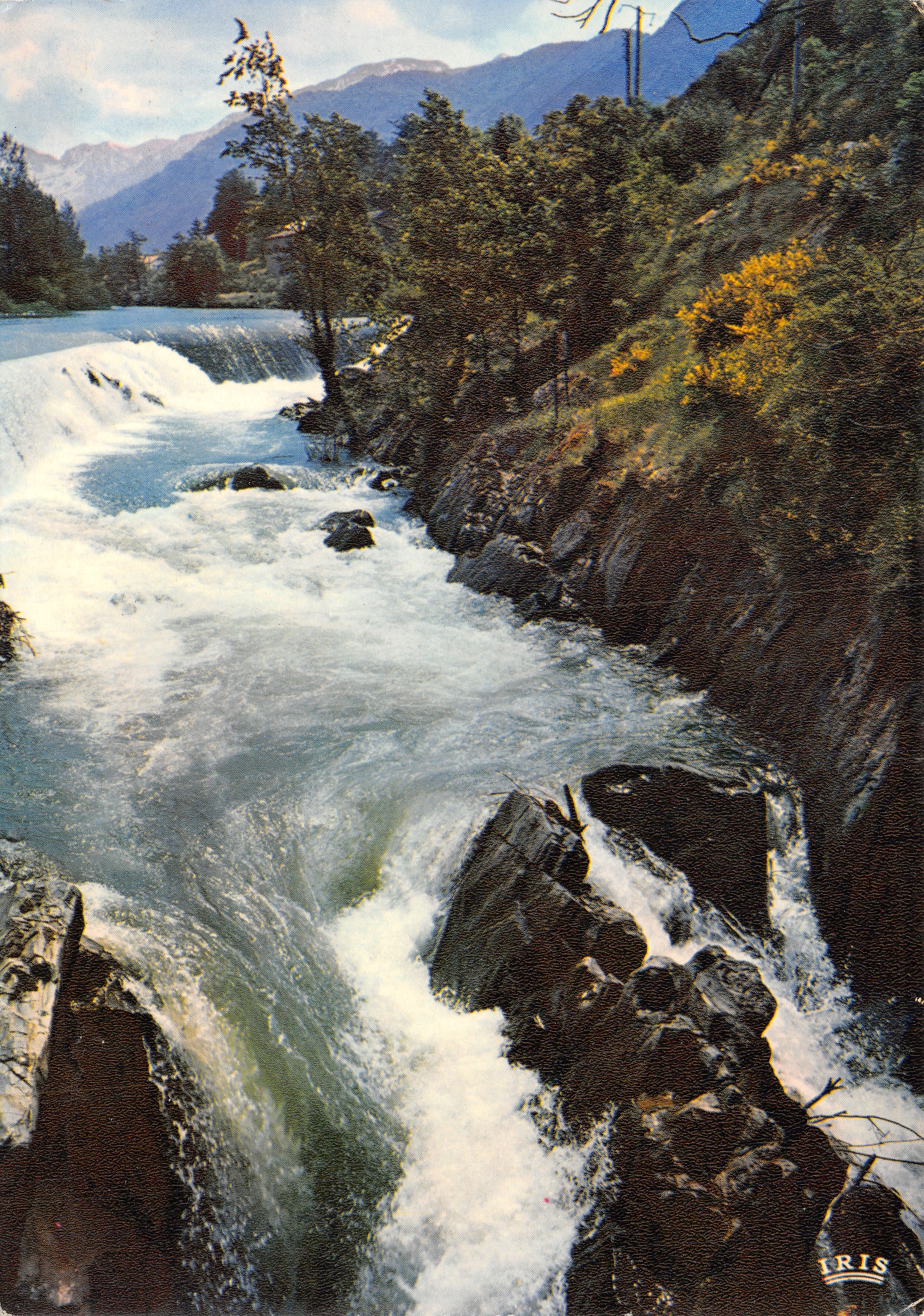 Cascade du Castellet — vista del torrente in piena — editore IRIS