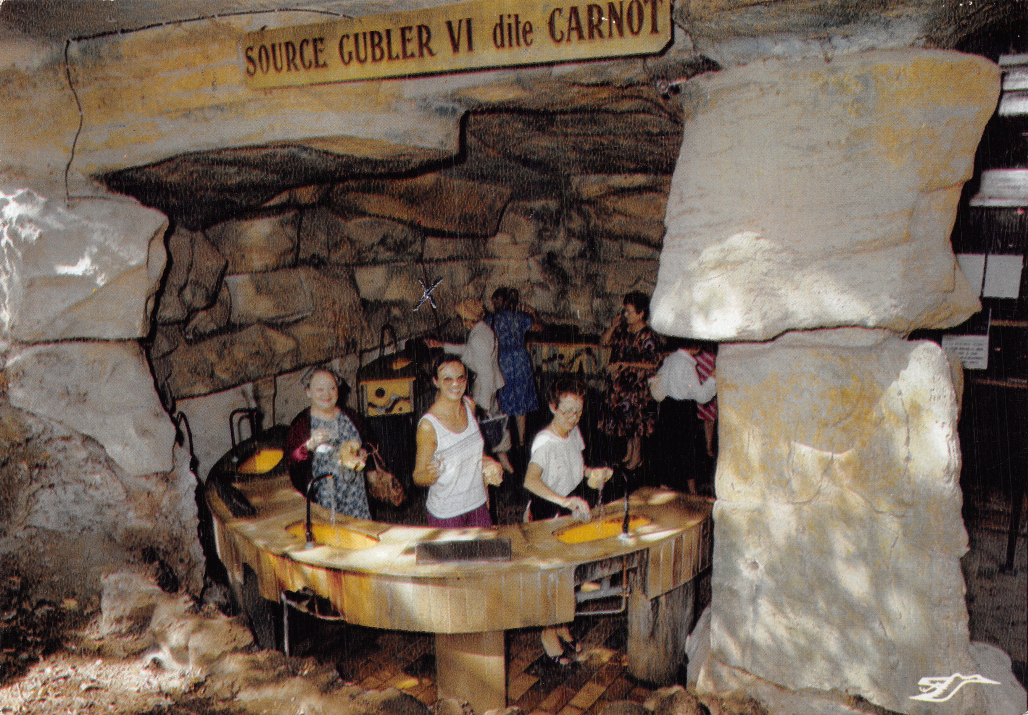 Fuente Gubler VI llamada Carnot — cueva con fuente y visitantes — editor: Société d'Agences et de Diffusion