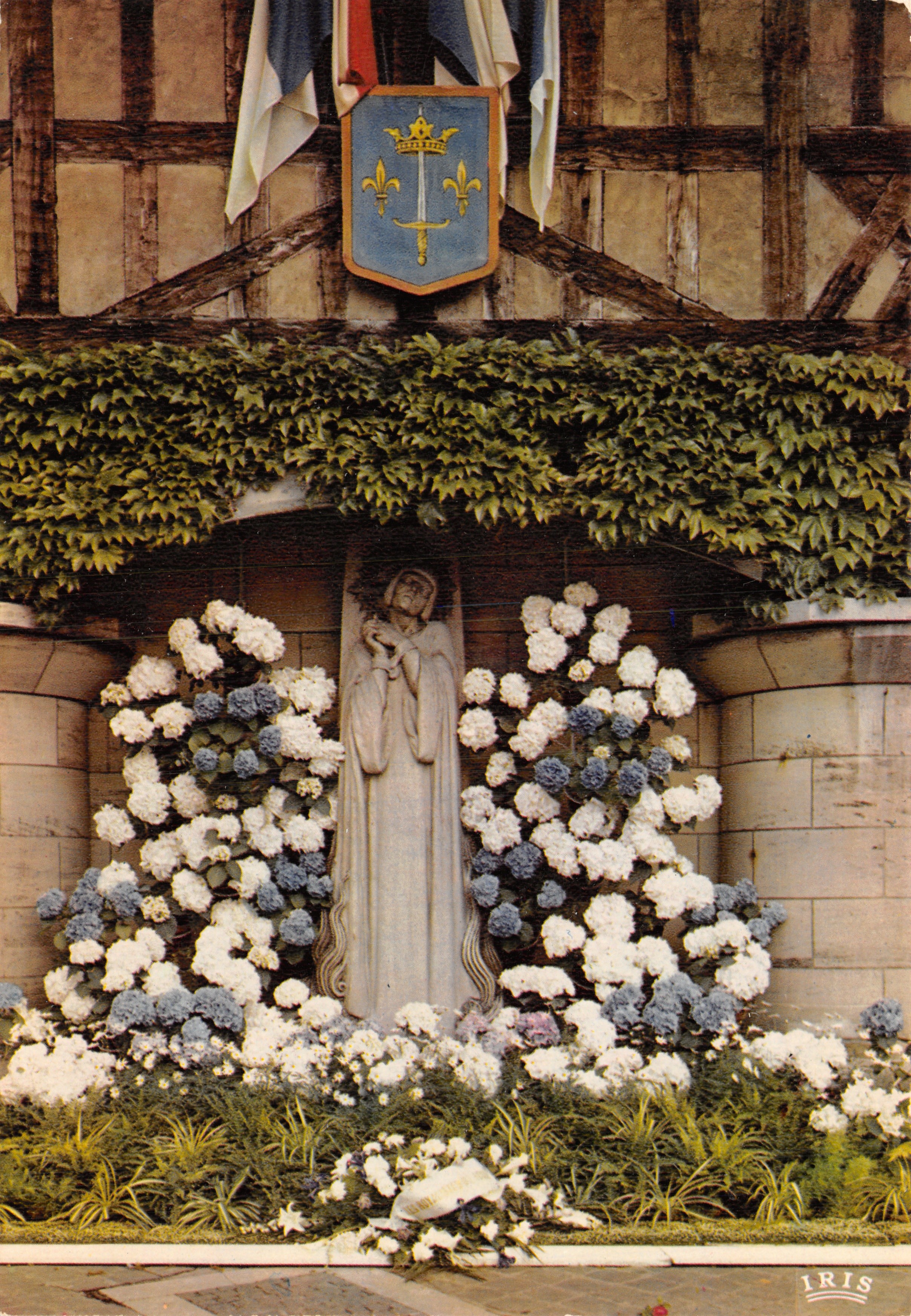 Statua di Giovanna d'Arco — Vecchio Mercato — Edizioni IRIS