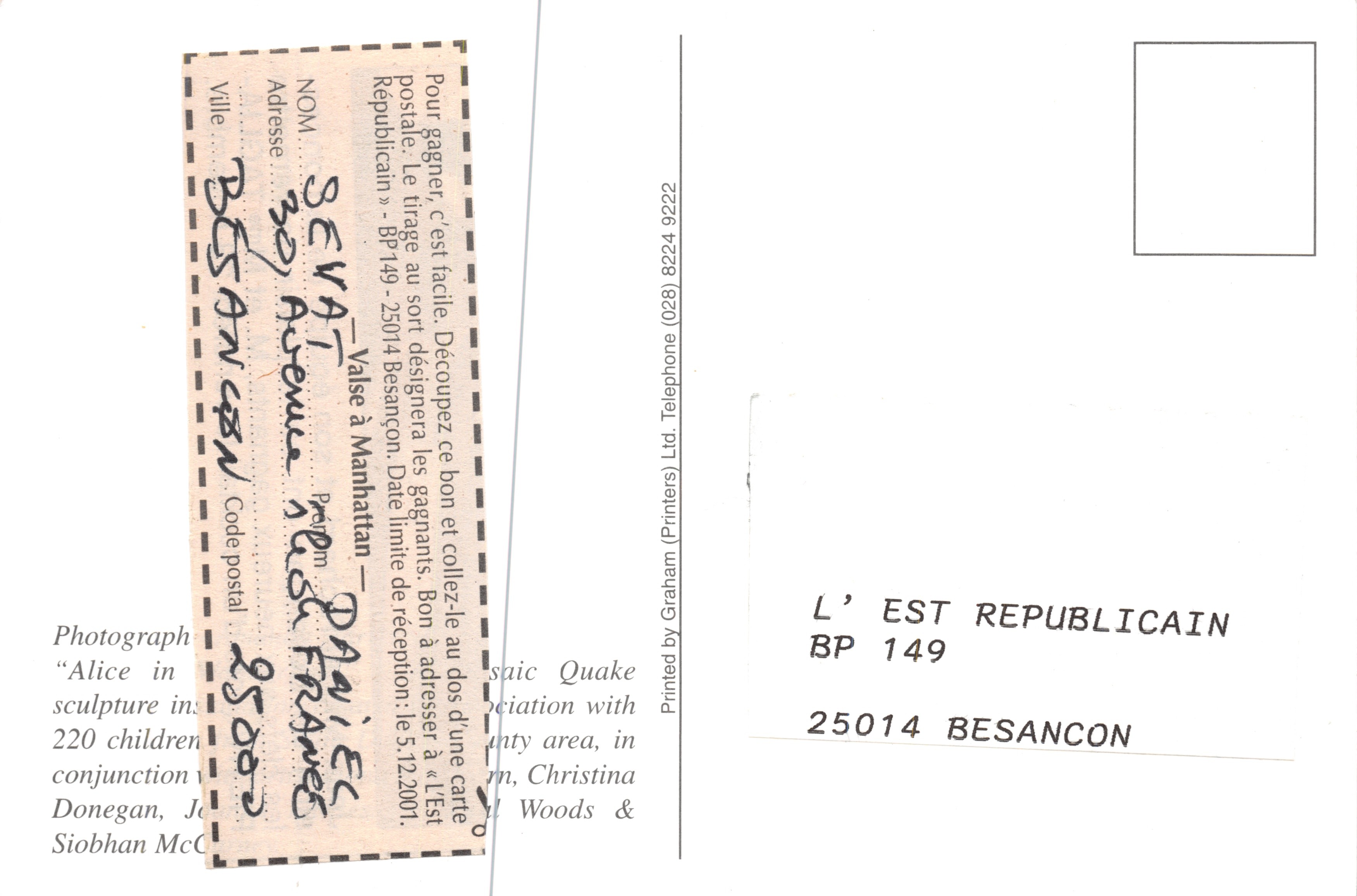 Femme aux yeux bleus — portrait peint dans un voile rouge — éditeur Graham (Printers) Ltd, n° de série 25014 — Achterkant