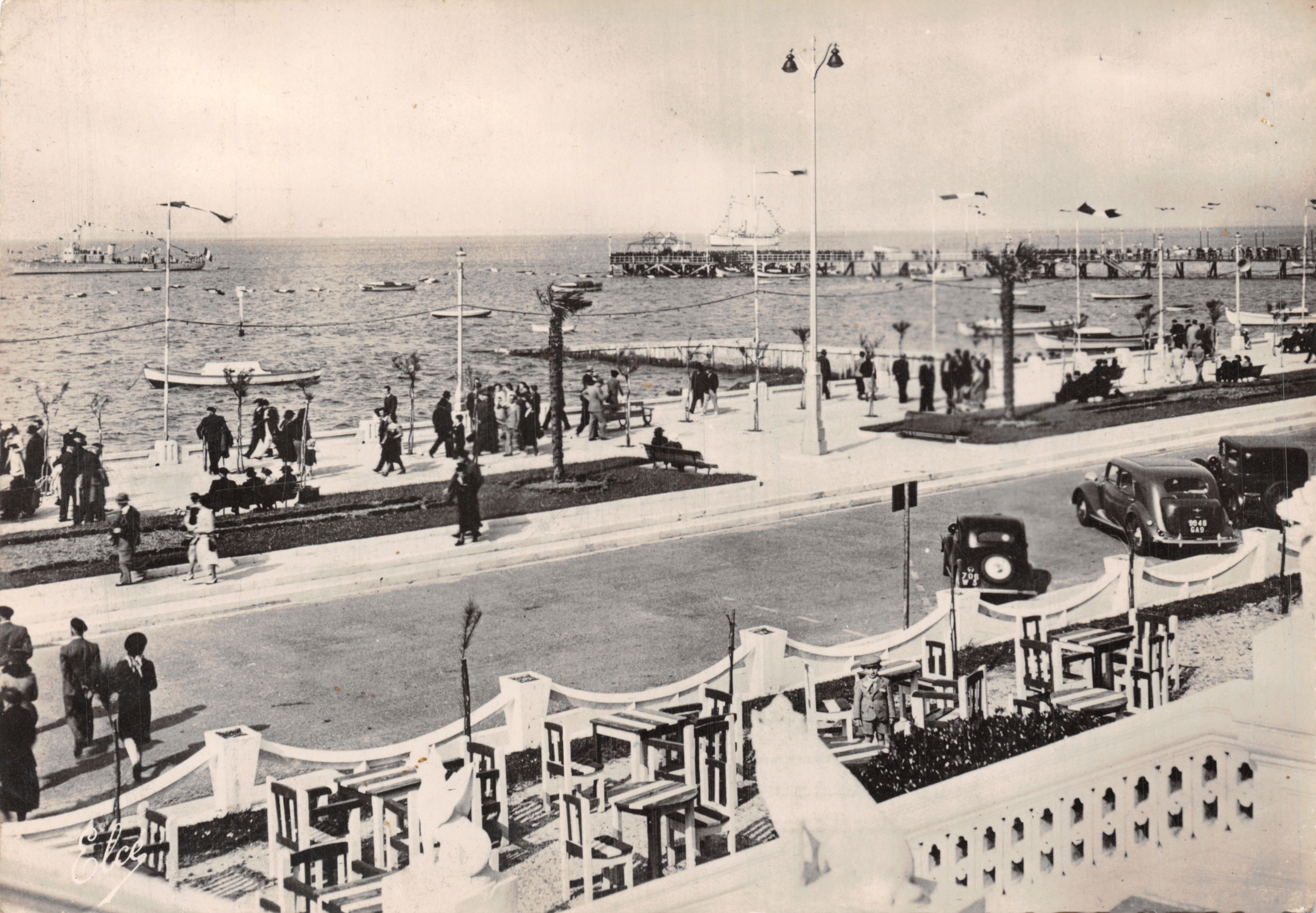 Arcachon — uitzicht op de kade en het plein — Uitg. L. Chatagneau, nummer 4033