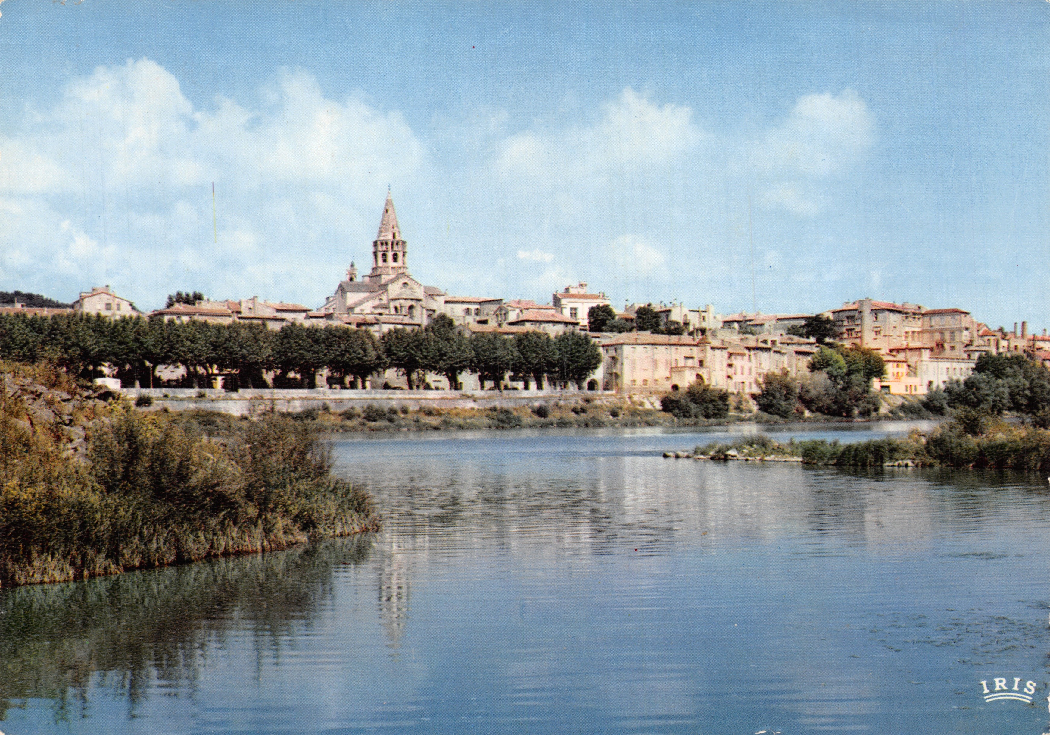 Bourg-Saint-Andéol — vista general de las orillas del Ródano — editor IRIS
