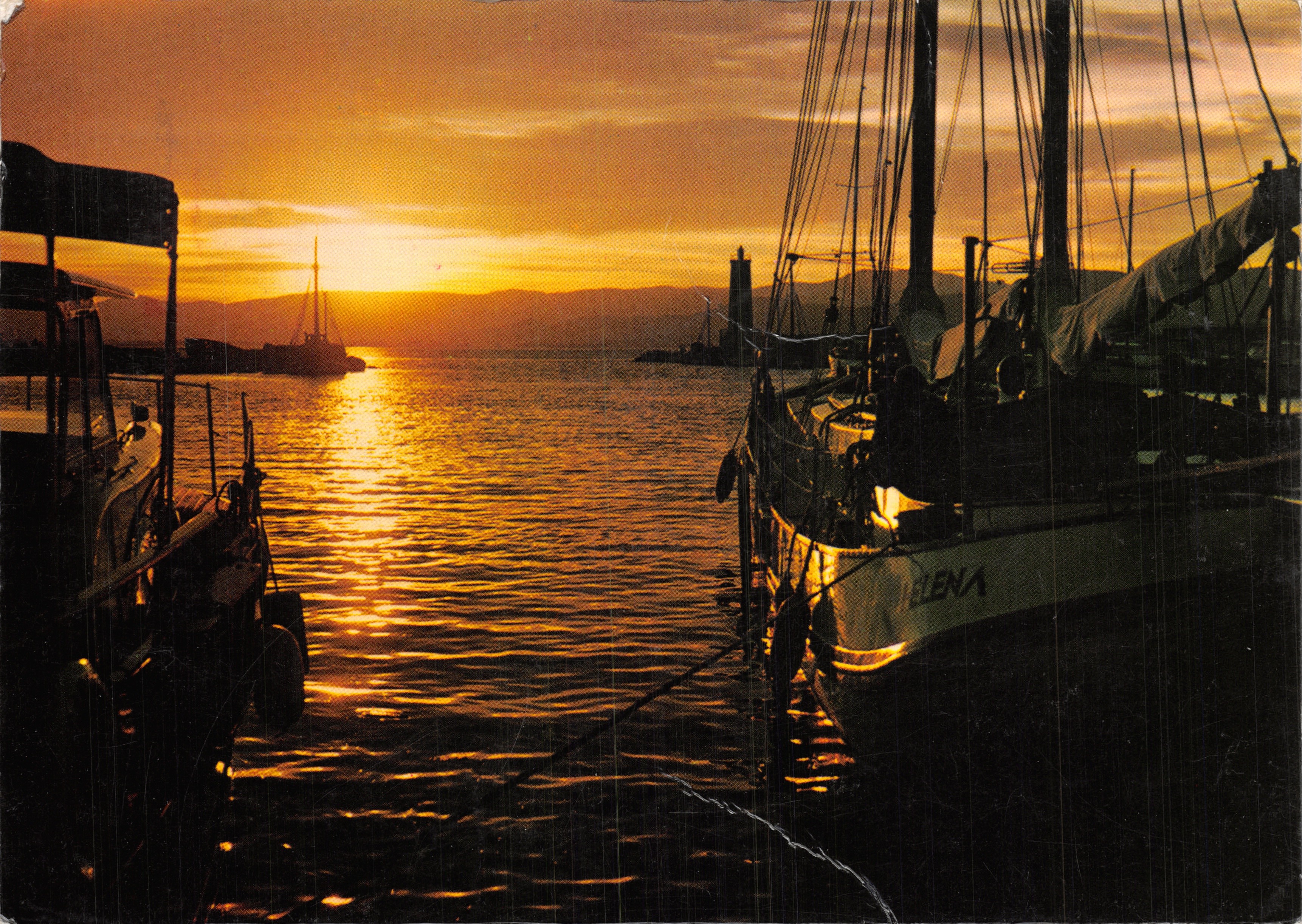 Porto di Saint-Raphaël — vista di barche al tramonto — Les Éditions Chrome, n. 0-1