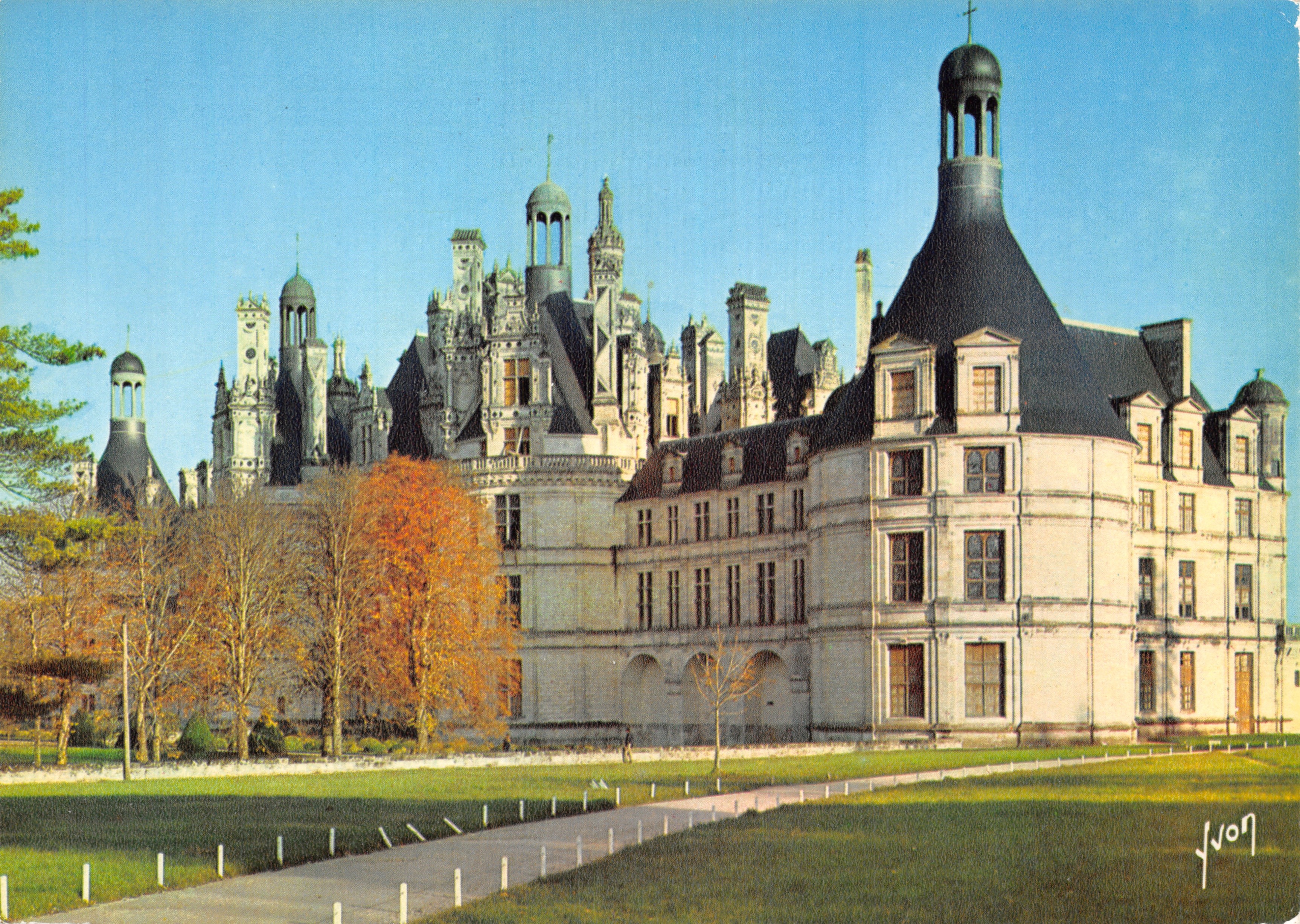 Château de Chambord — overview with slate roofs and autumn trees — publisher Yvon