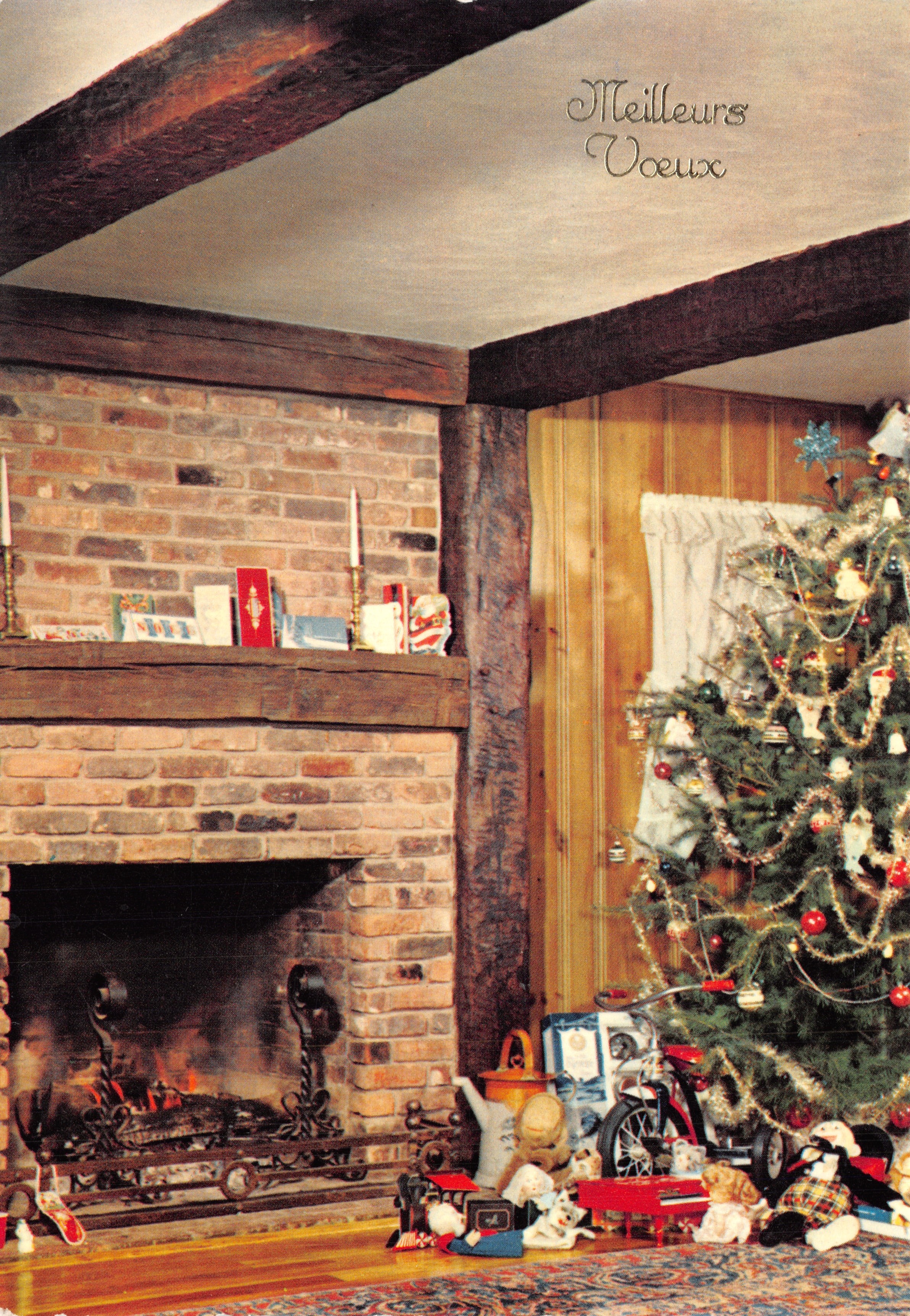 Intérieur de maison à Noël — cheminée en briques et sapin décoré — éditeur Stampato in Italia, n° 1230/6