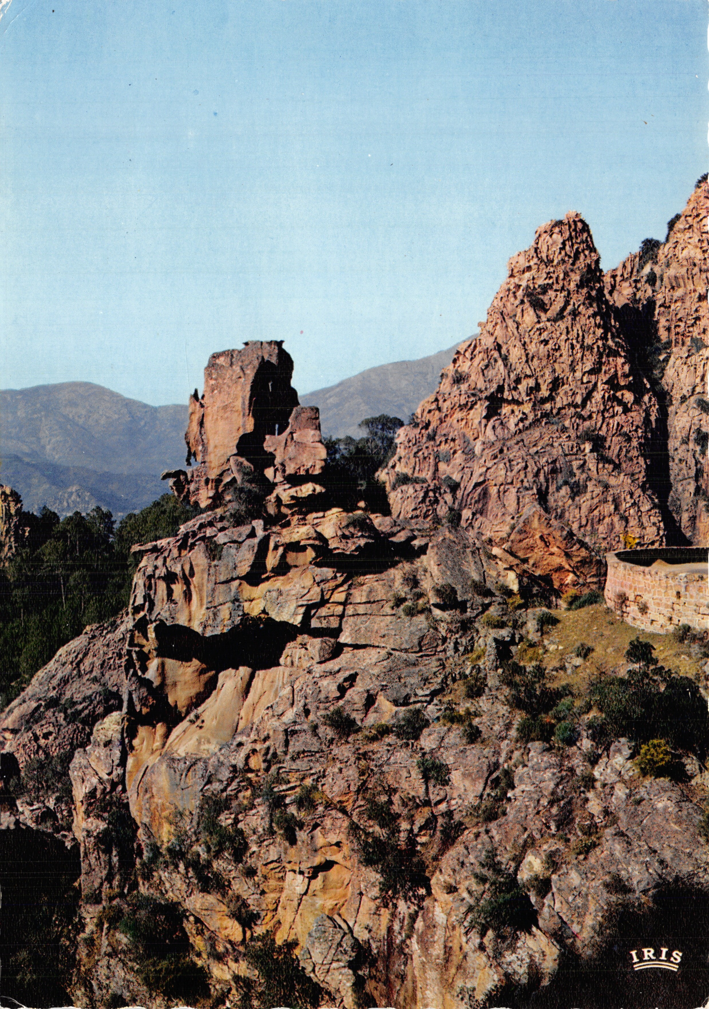 Calanche de Piana — paisaje rocoso grandioso — editor IRIS