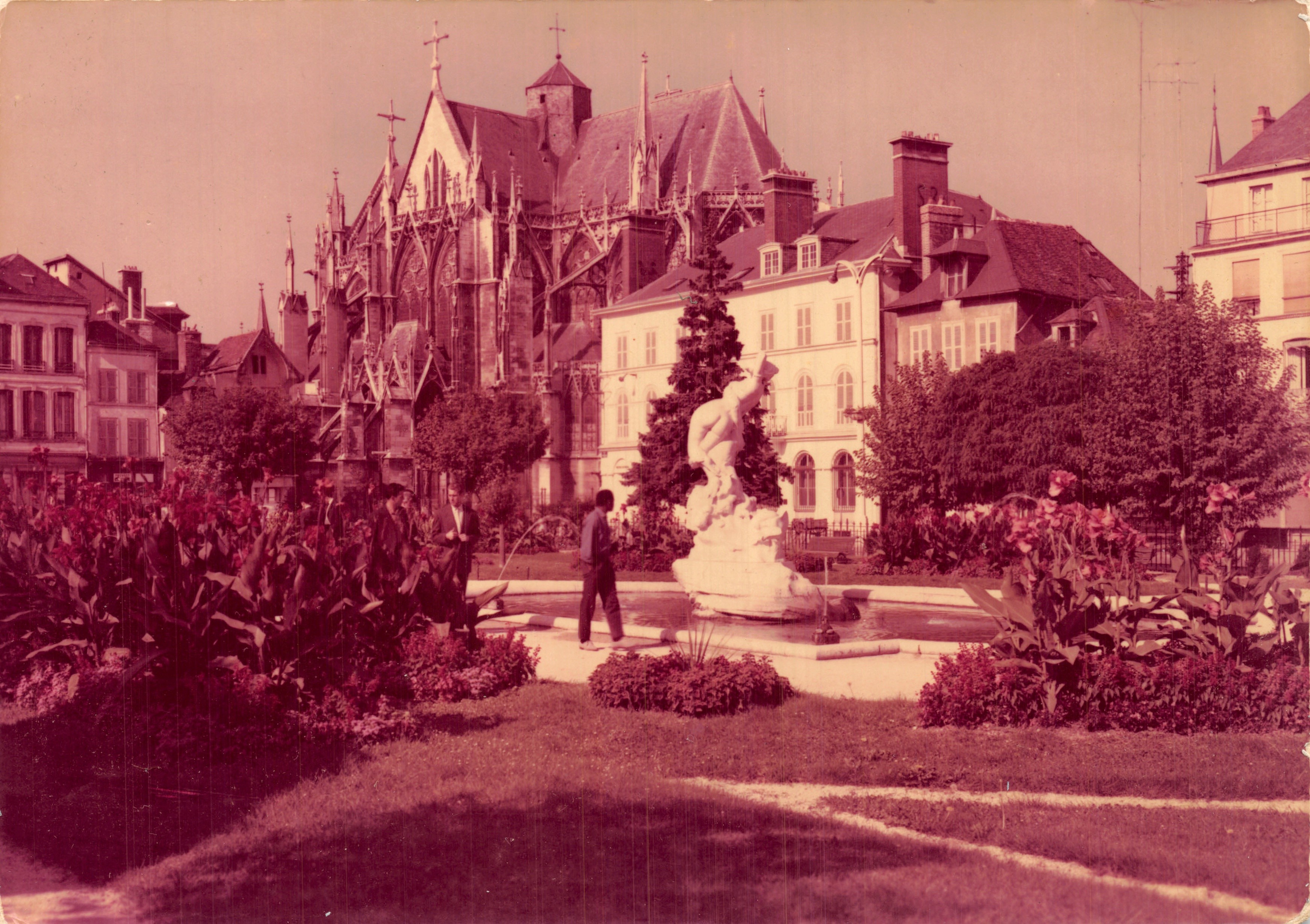 Chiesa di Saint-Urbain — Parco della Prefettura — Edizione MACE, TROYES (Aube)