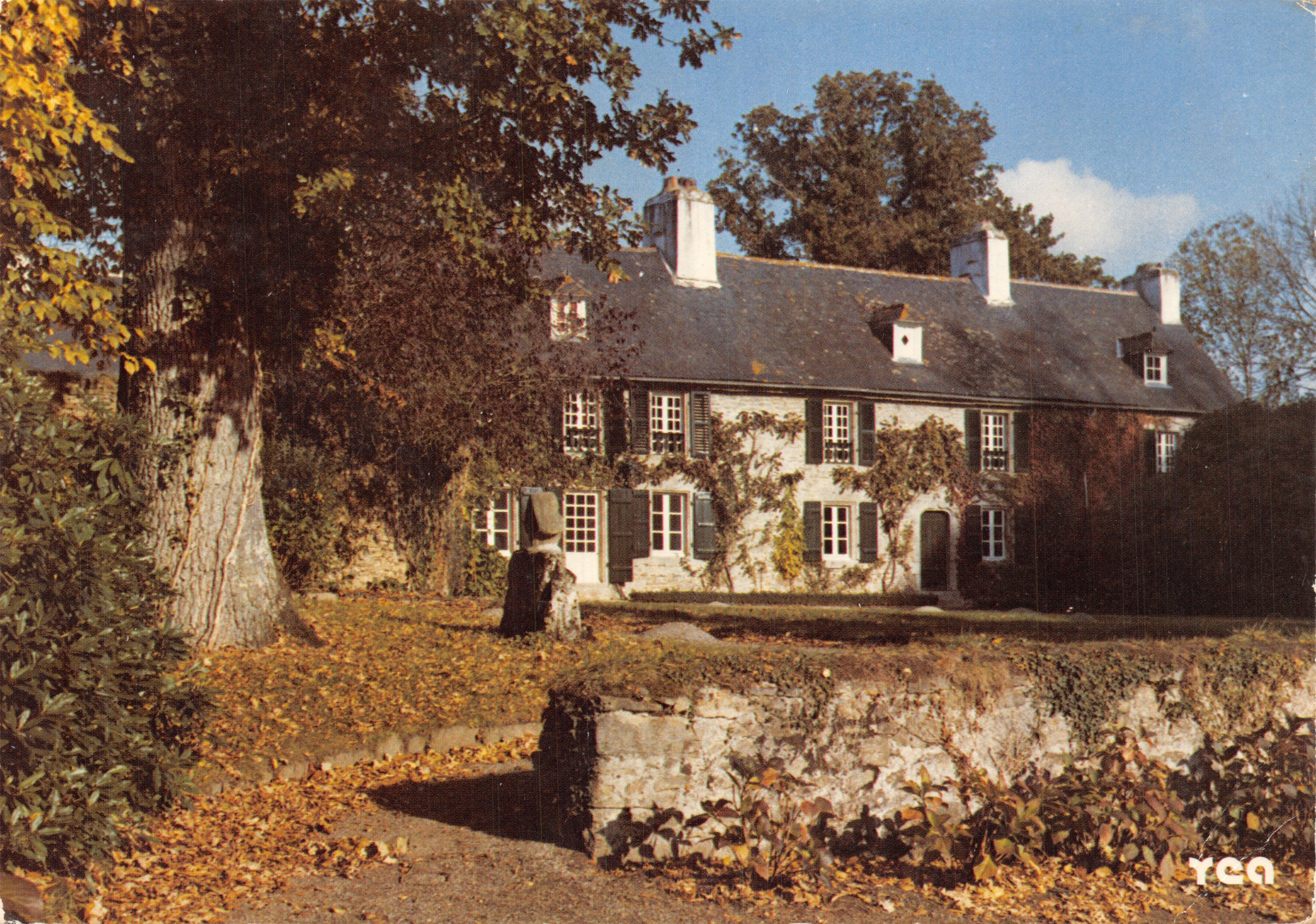 Le vieux manoir de Kerlagadic — à proximité de Bannalec — Éditions Y. R. Caoudal