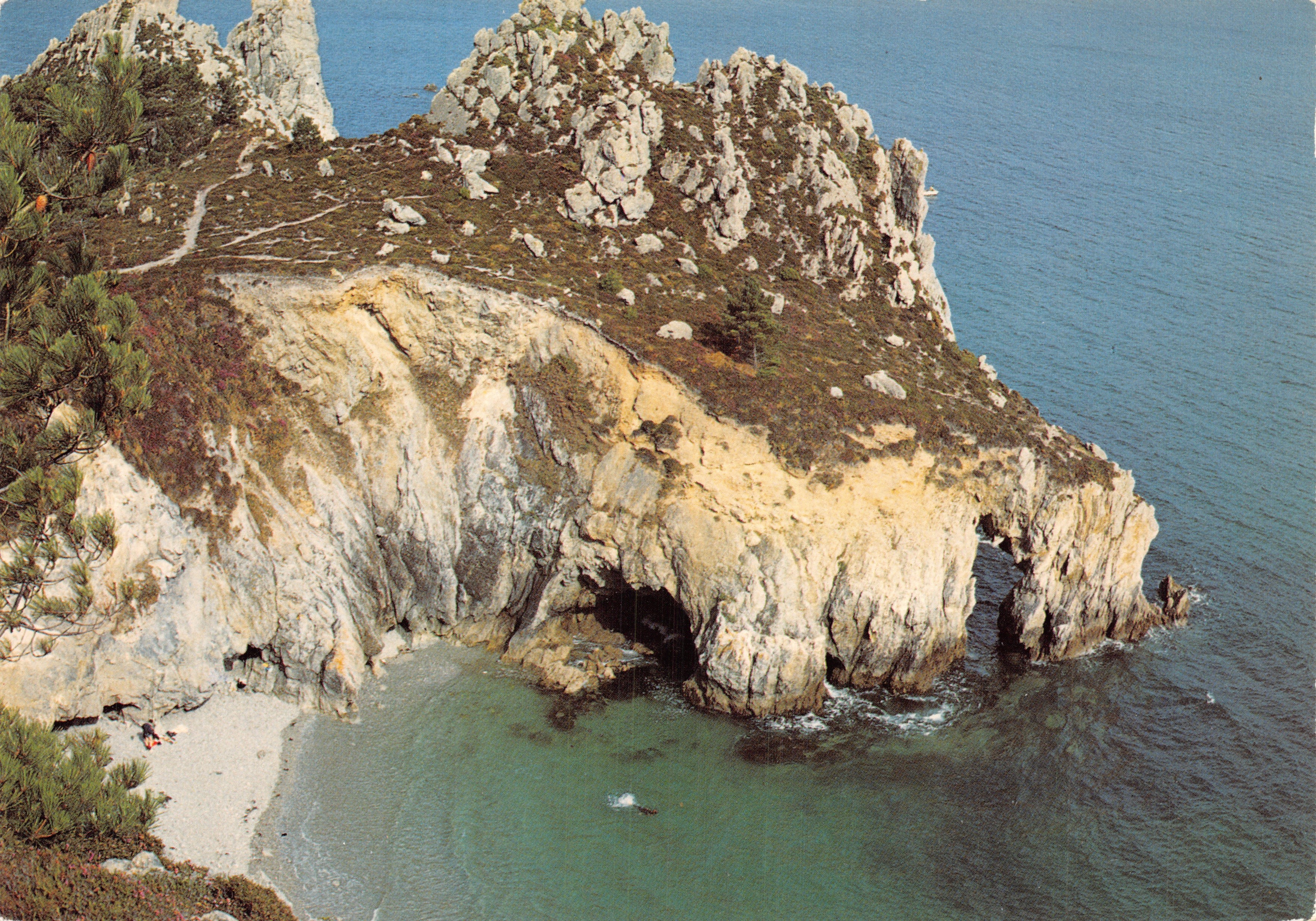 Presqu'île de Crozon — between Morgat and Cap de la Chèvre — Editions Y.R. Caoudal