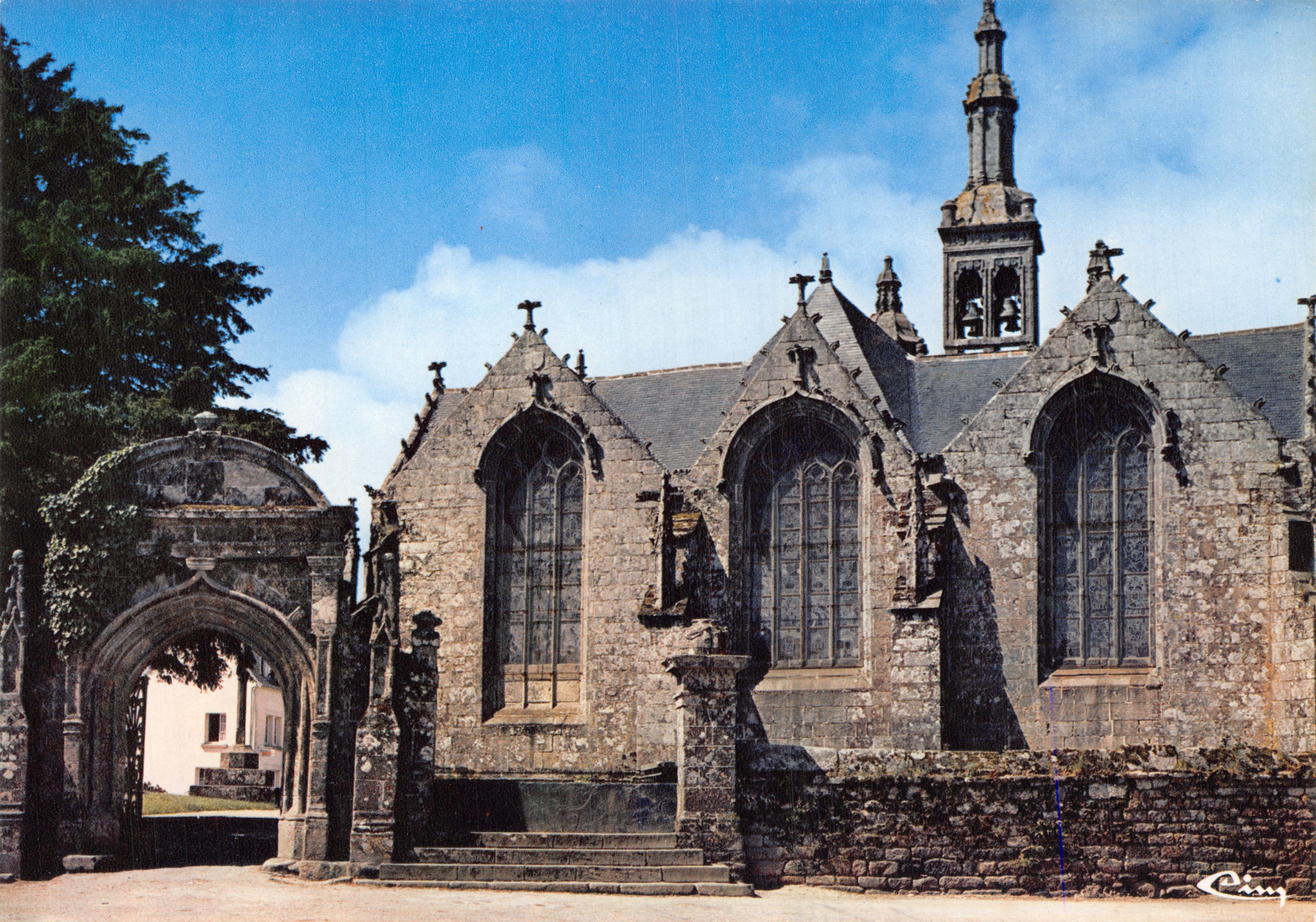 Plogonnec — Kirche — Verleger Combier aus Mâcon