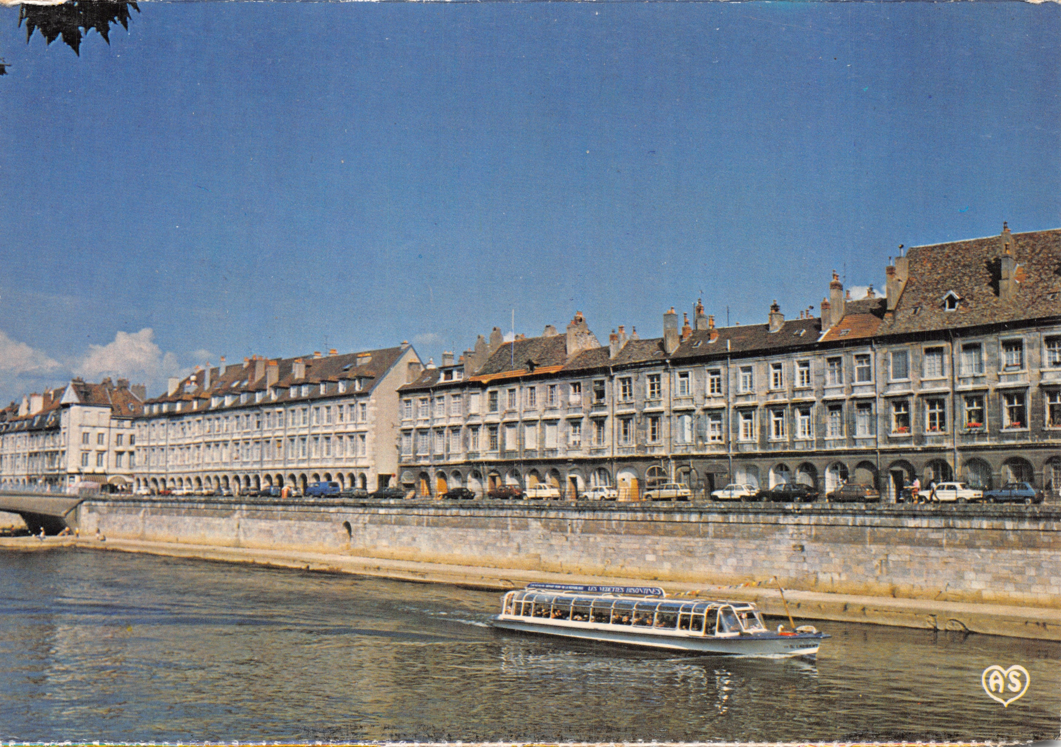 BESANÇON — Vista dei moli della Saône con battello turistico — Editore AS