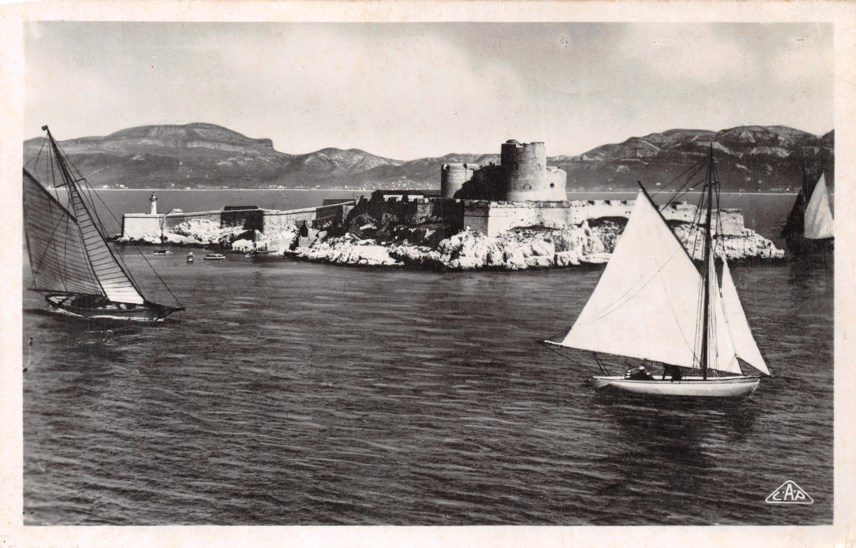 Marseille - Het Kasteel van If — zee-uitzicht met zeilschepen — uitgever C. A. P. Strasbourg