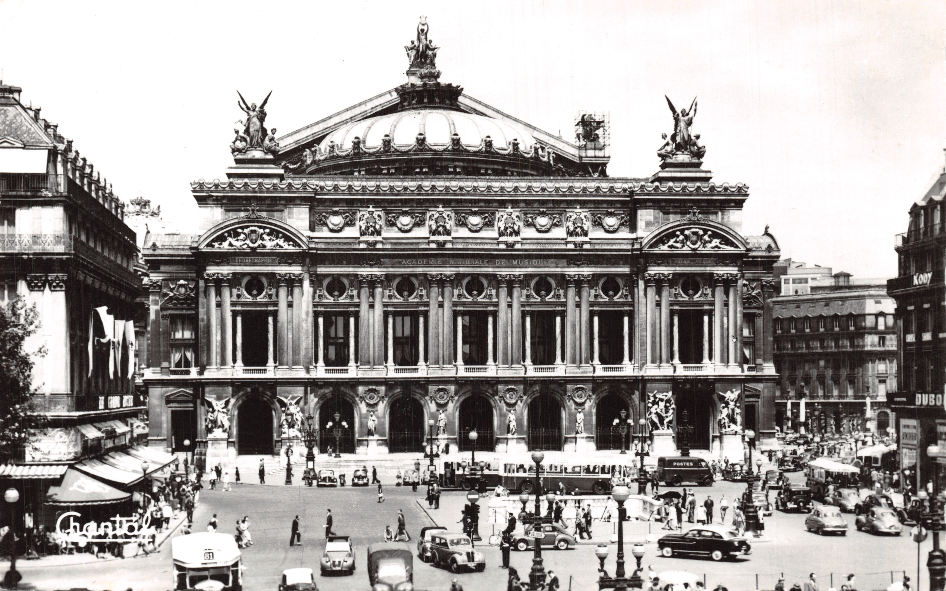 Opéra Garnier — façade ornée de statues — éditeur Chantal