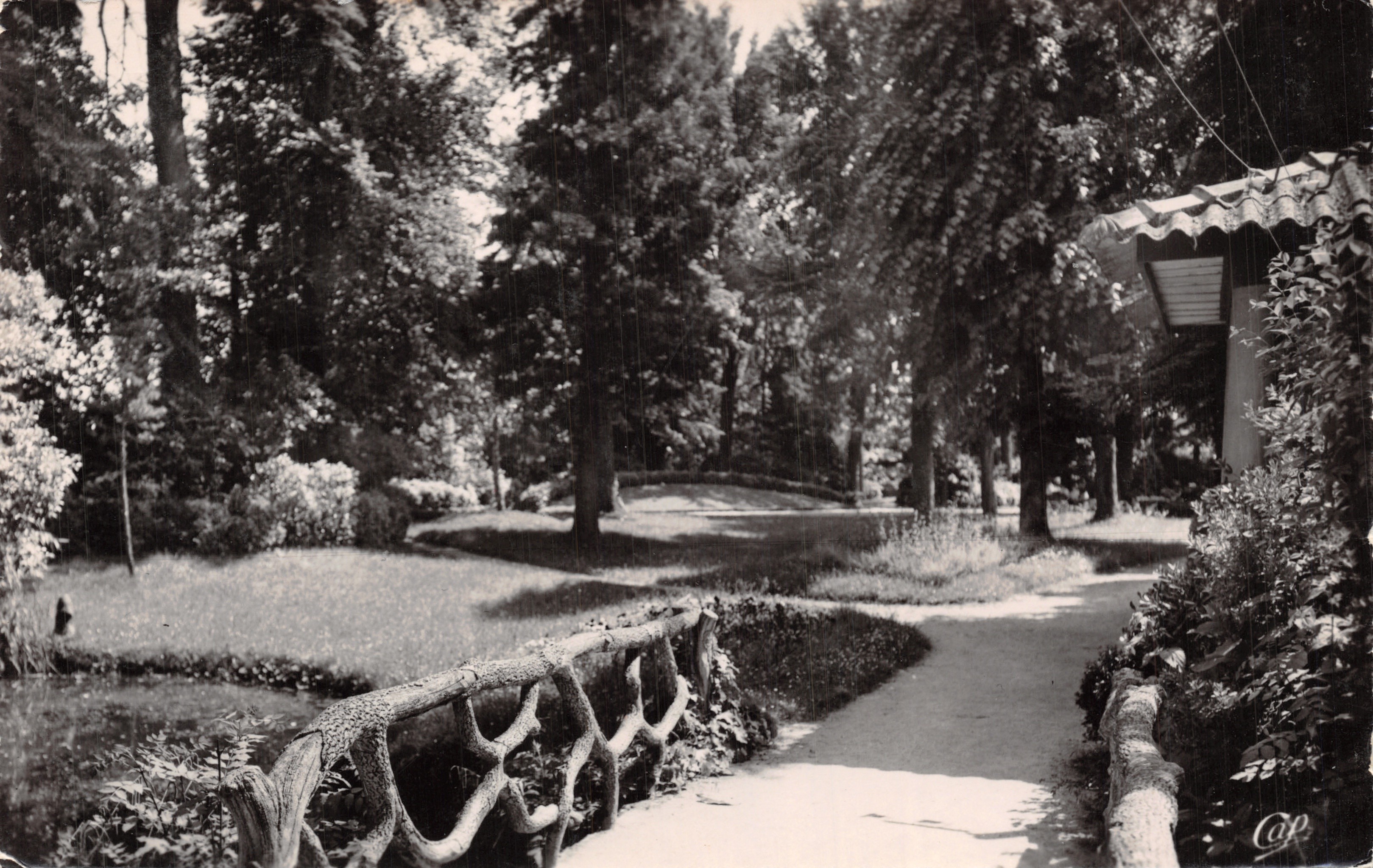 Bergerac — Un rincón del Parc Jean Jaurès — editor Réal-Photo, n.º 82