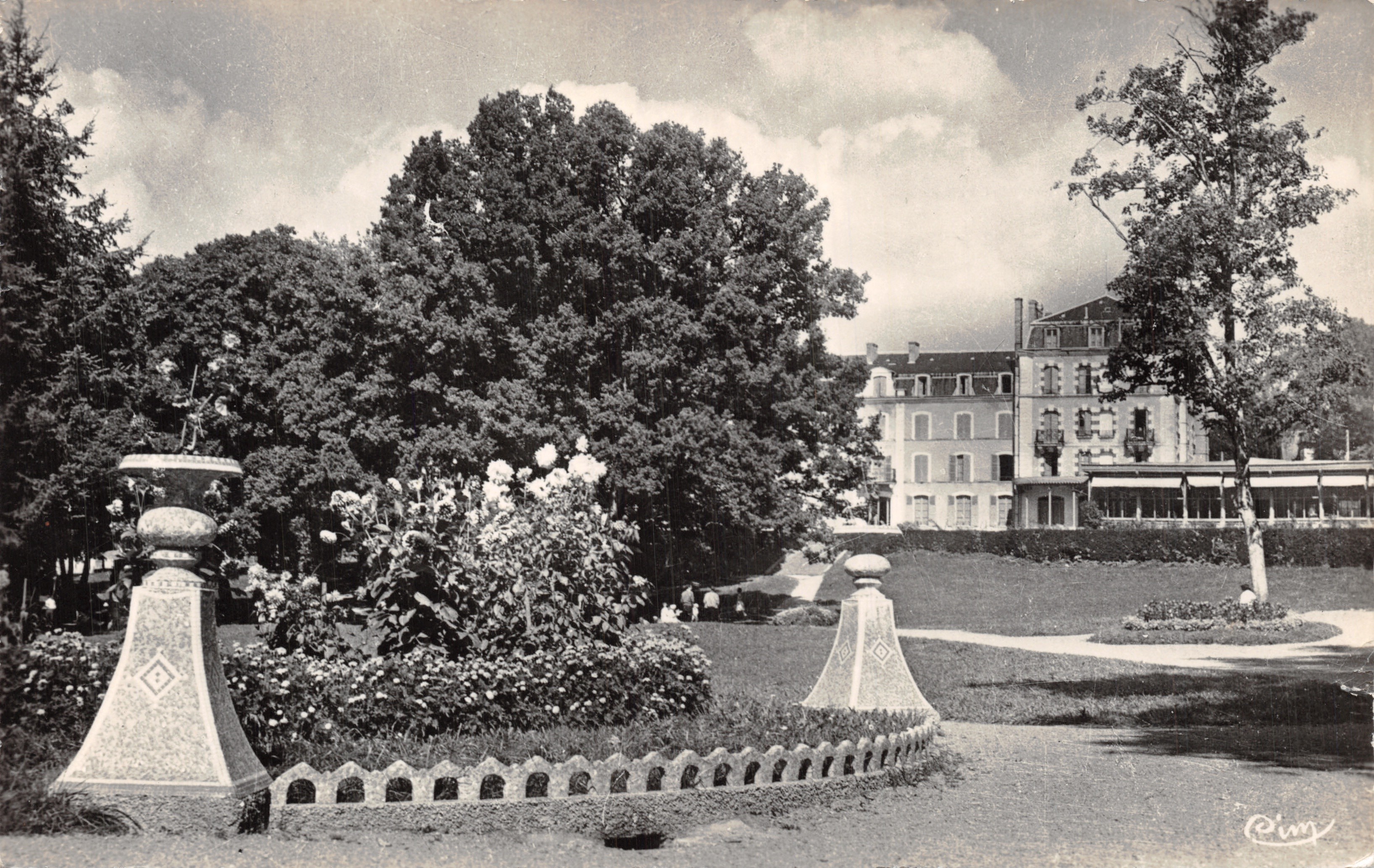 Saint-Honoré-les-Bains — Il Parco e l'Hotel du Morvan — Combier Imp. (S.-et-L.)