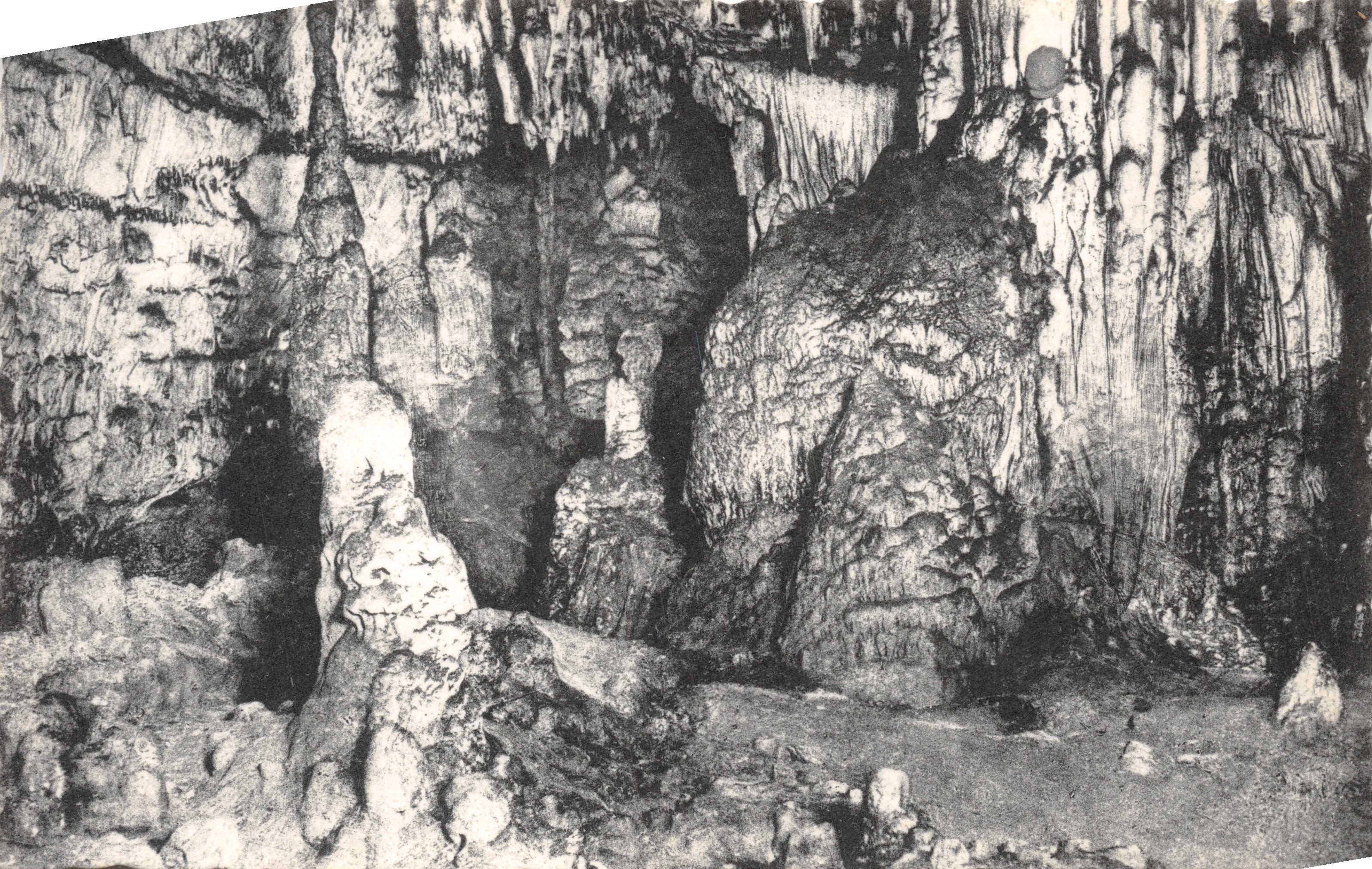 Grottes d'Arcy-sur-Cure — Salon Gothique et le Cierge Pascal — Édition A. JOUBLIN