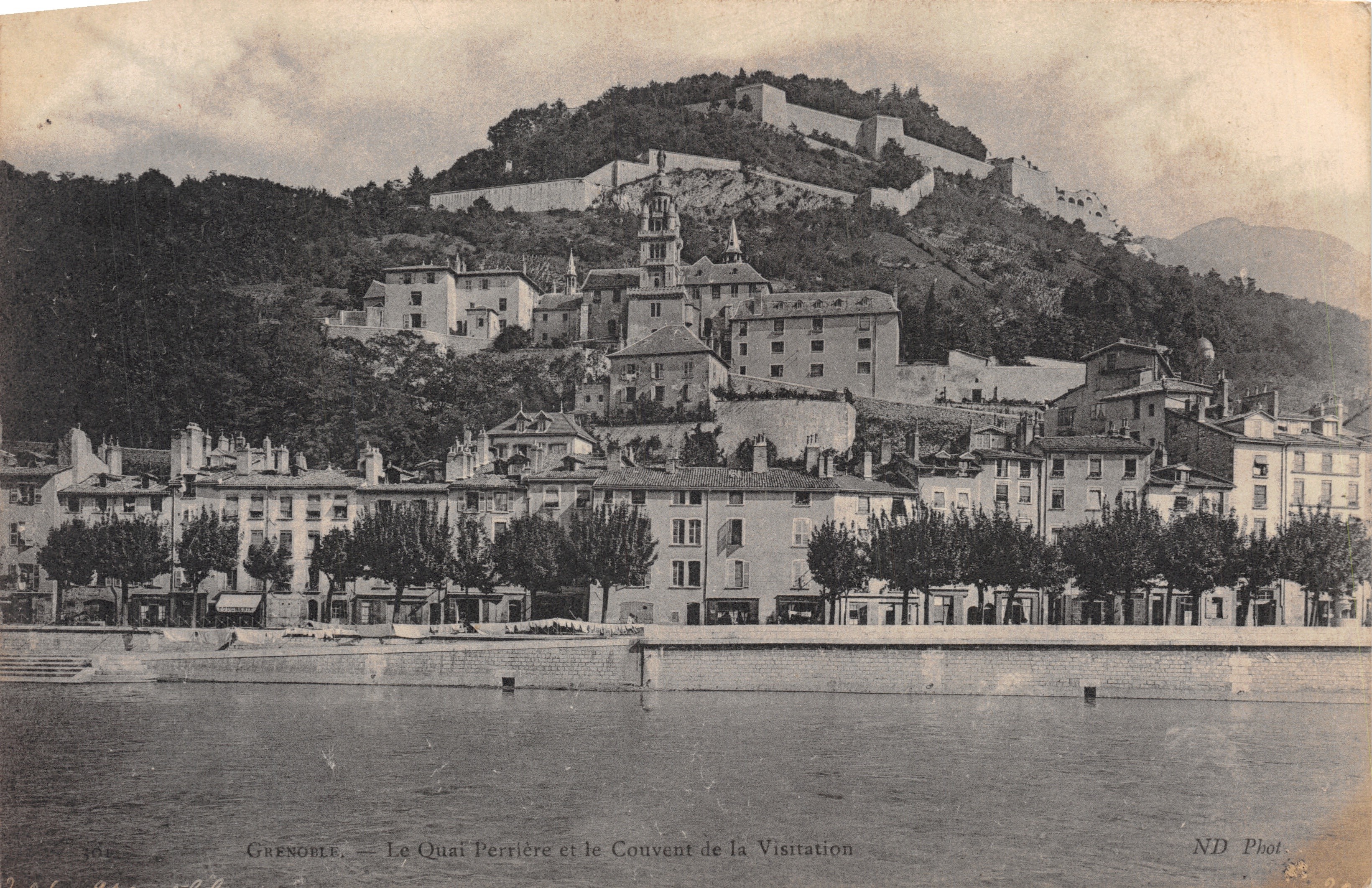 Grenoble — El Quai Perrière y el Convento de la Visitation — ND Phot