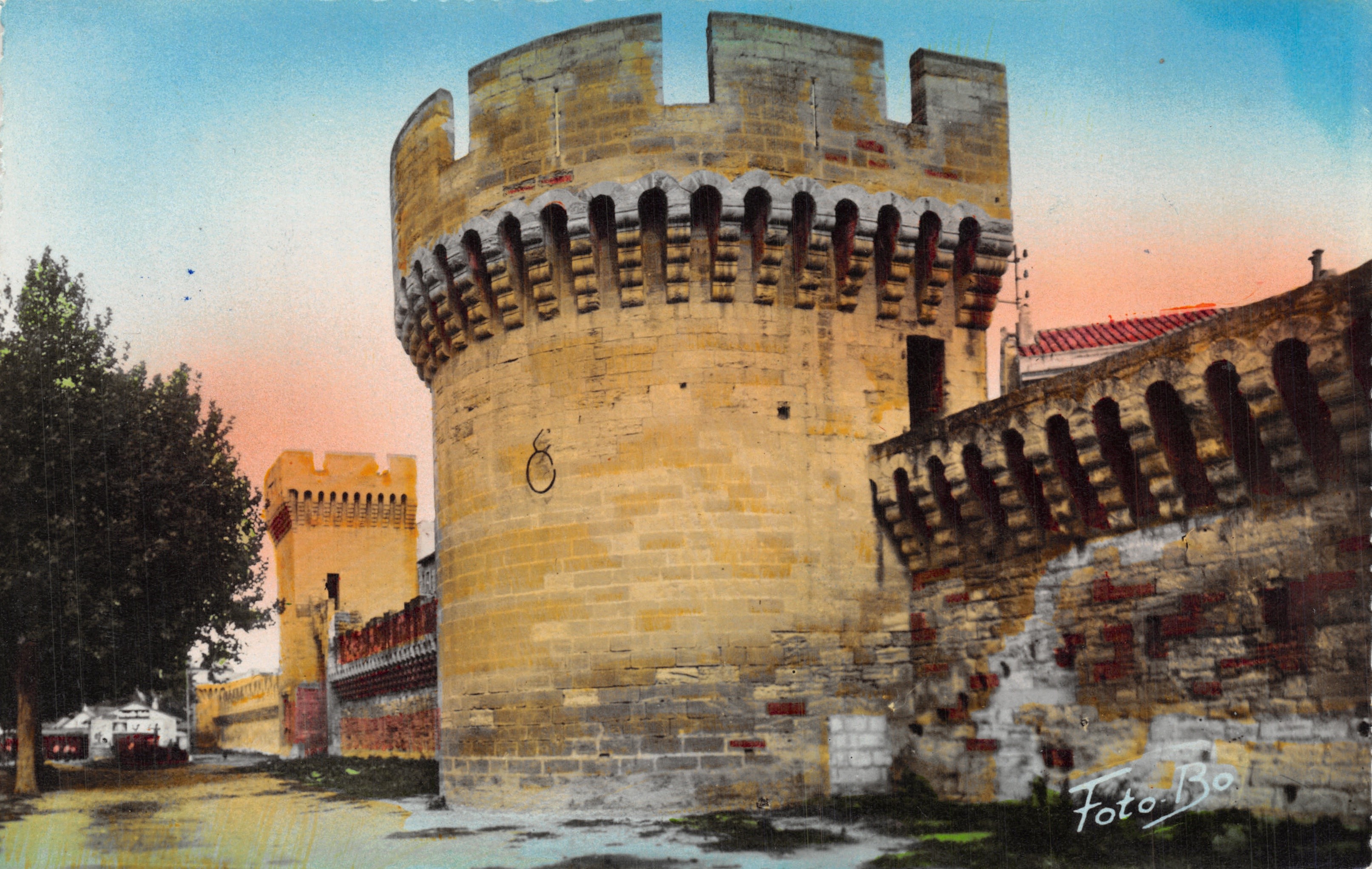 La Tour Ronde des Remparts — Avignon — éditeur Foto.Bo