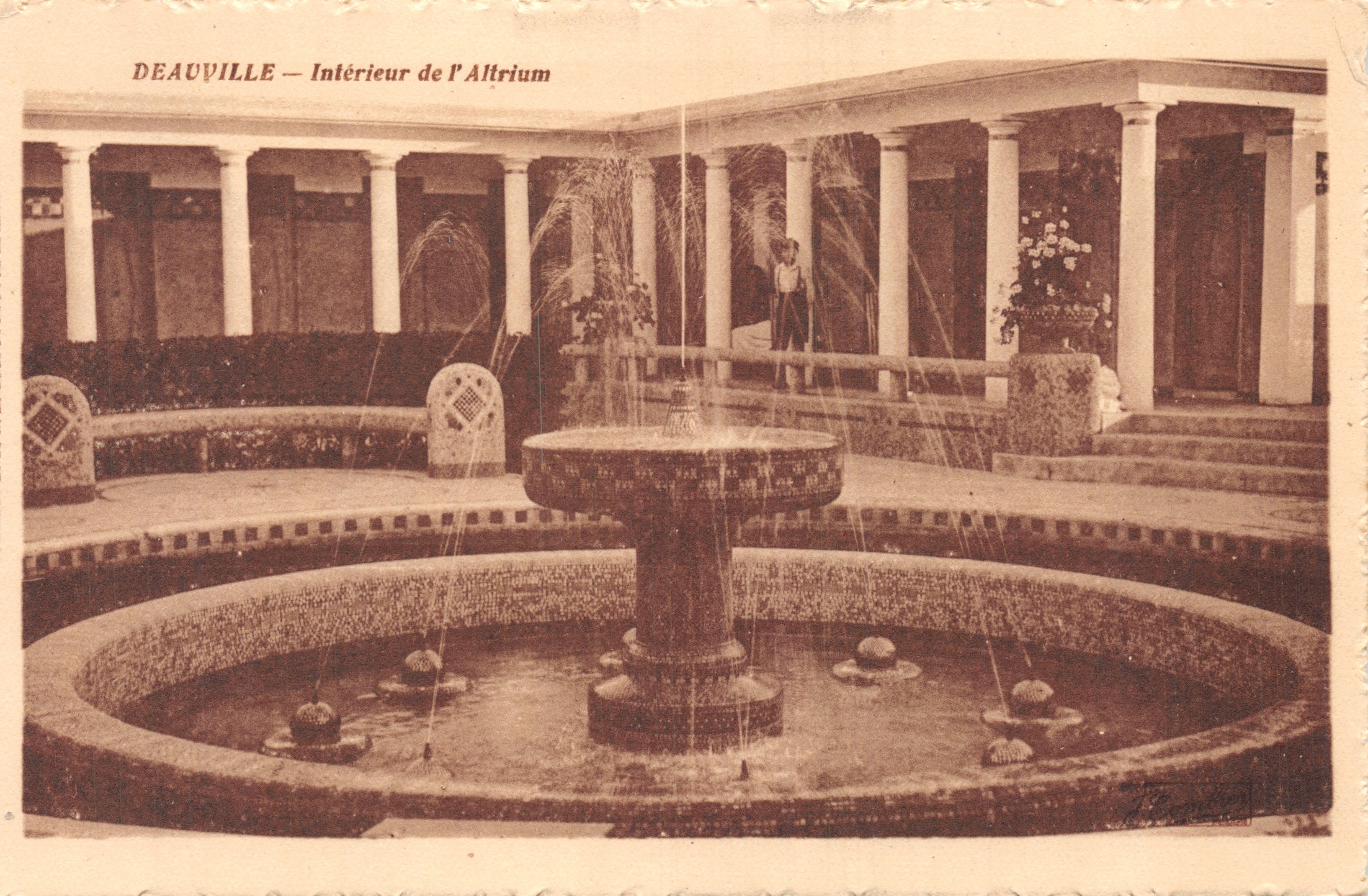 Deauville — Interior del Altrium — editor no identificado, número de serie 5