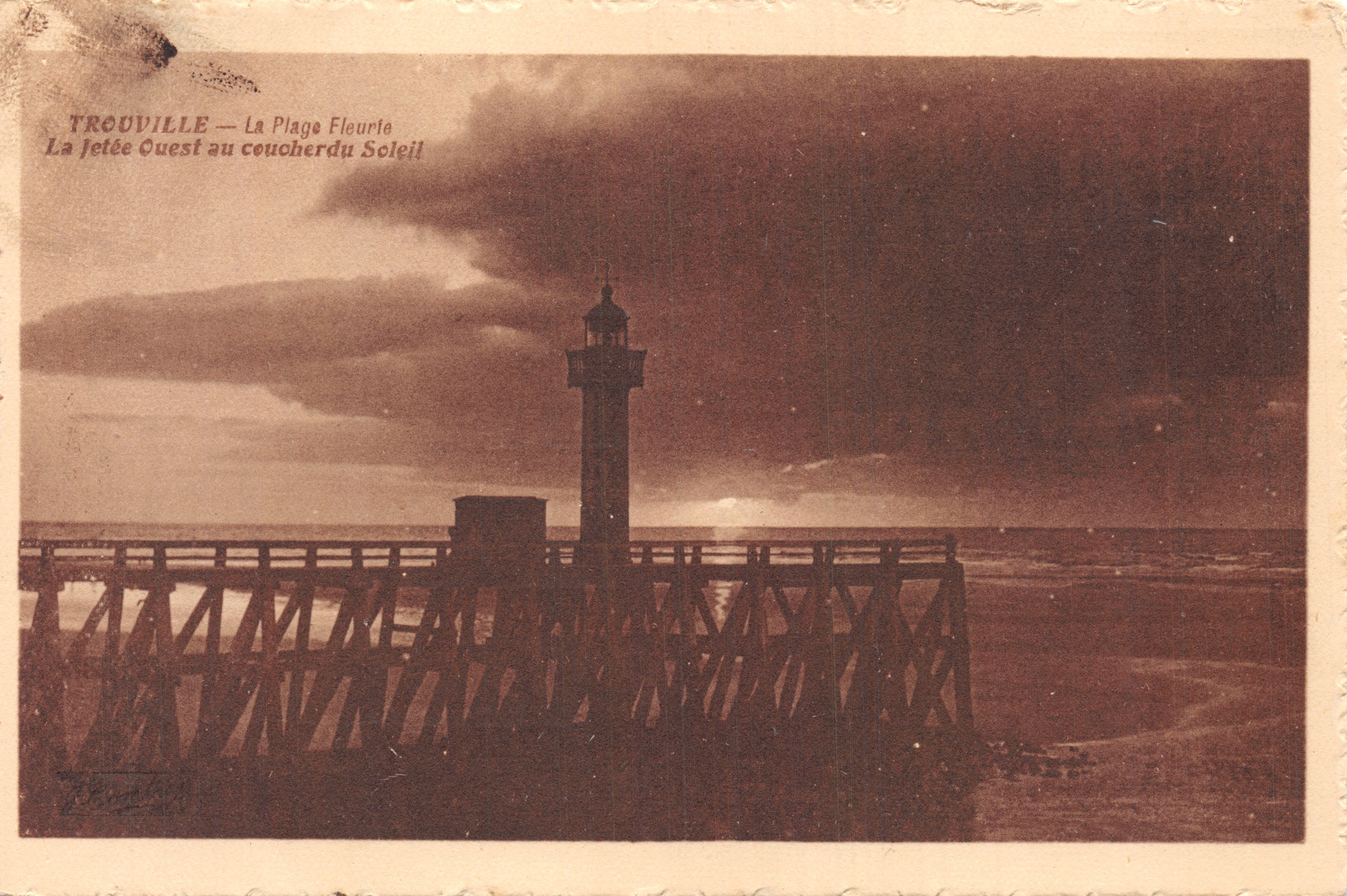 Trouville — La jetée Ouest au coucher du Soleil — éditeur non identifié