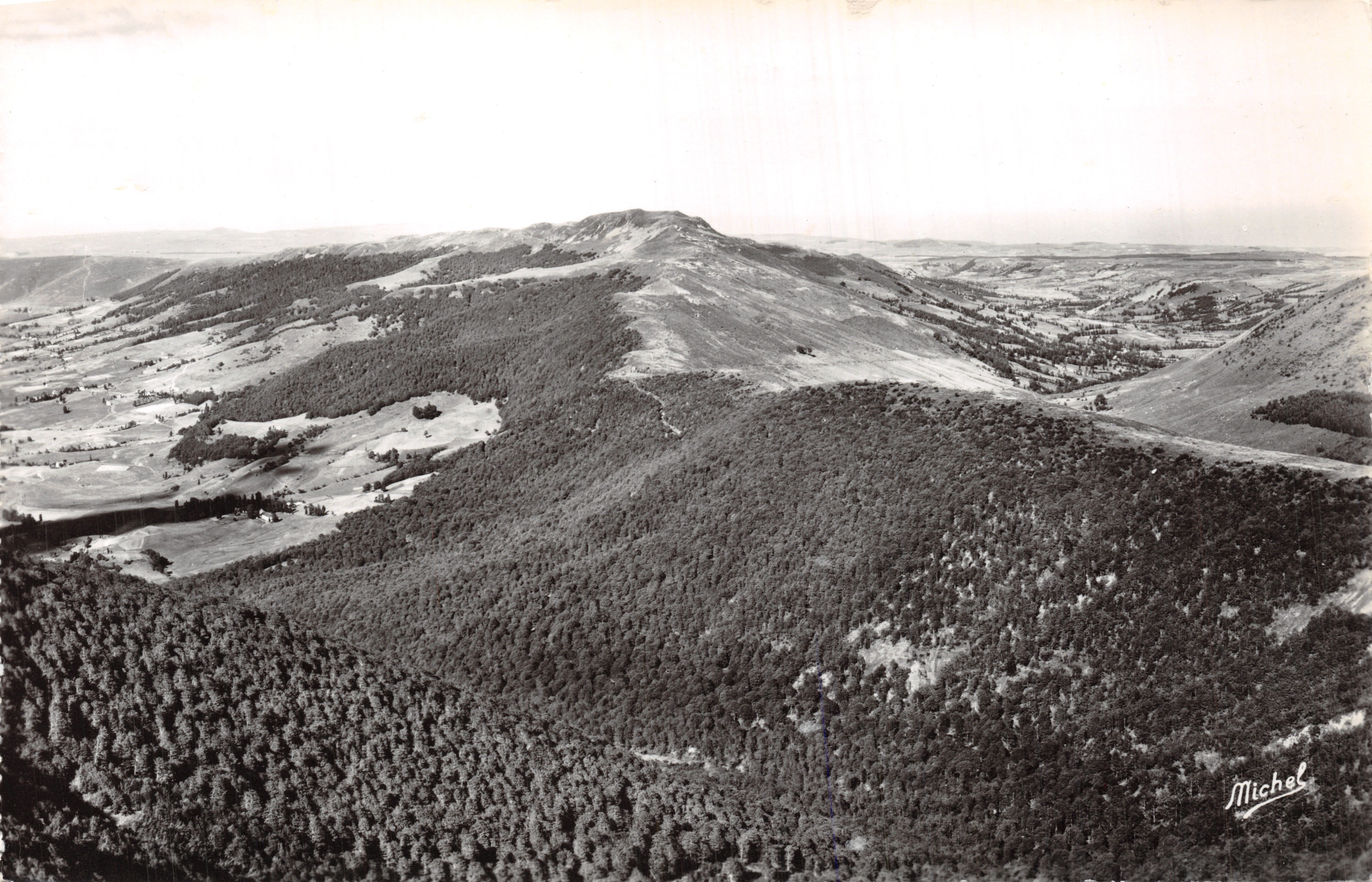 Puy Mary - Limon-gebergte - Uitzichten van de Pas de Payrols (Corrèze)