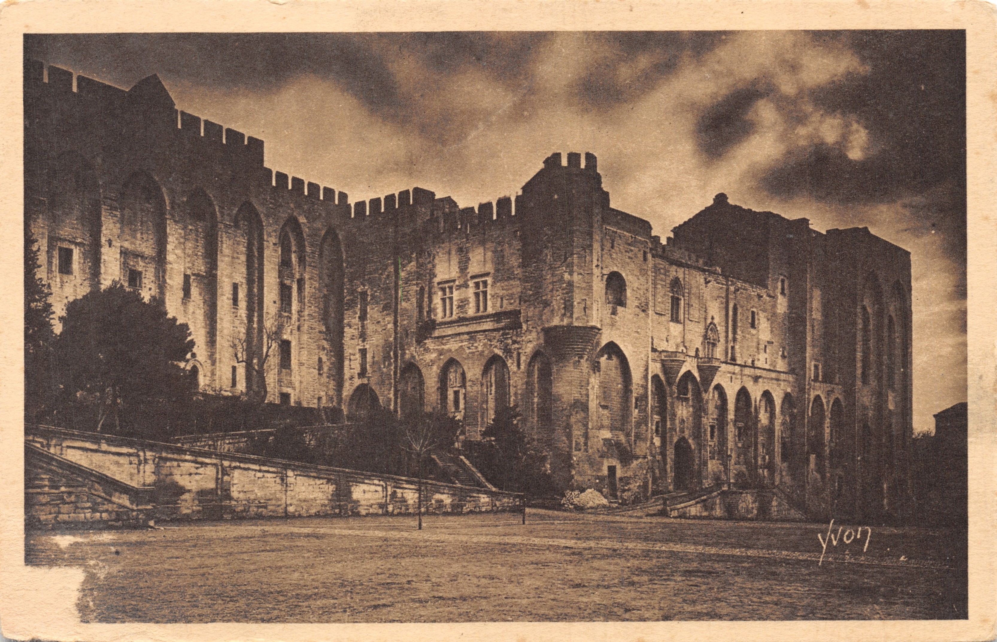 Avignon — Palazzo dei Papi — editore YVON