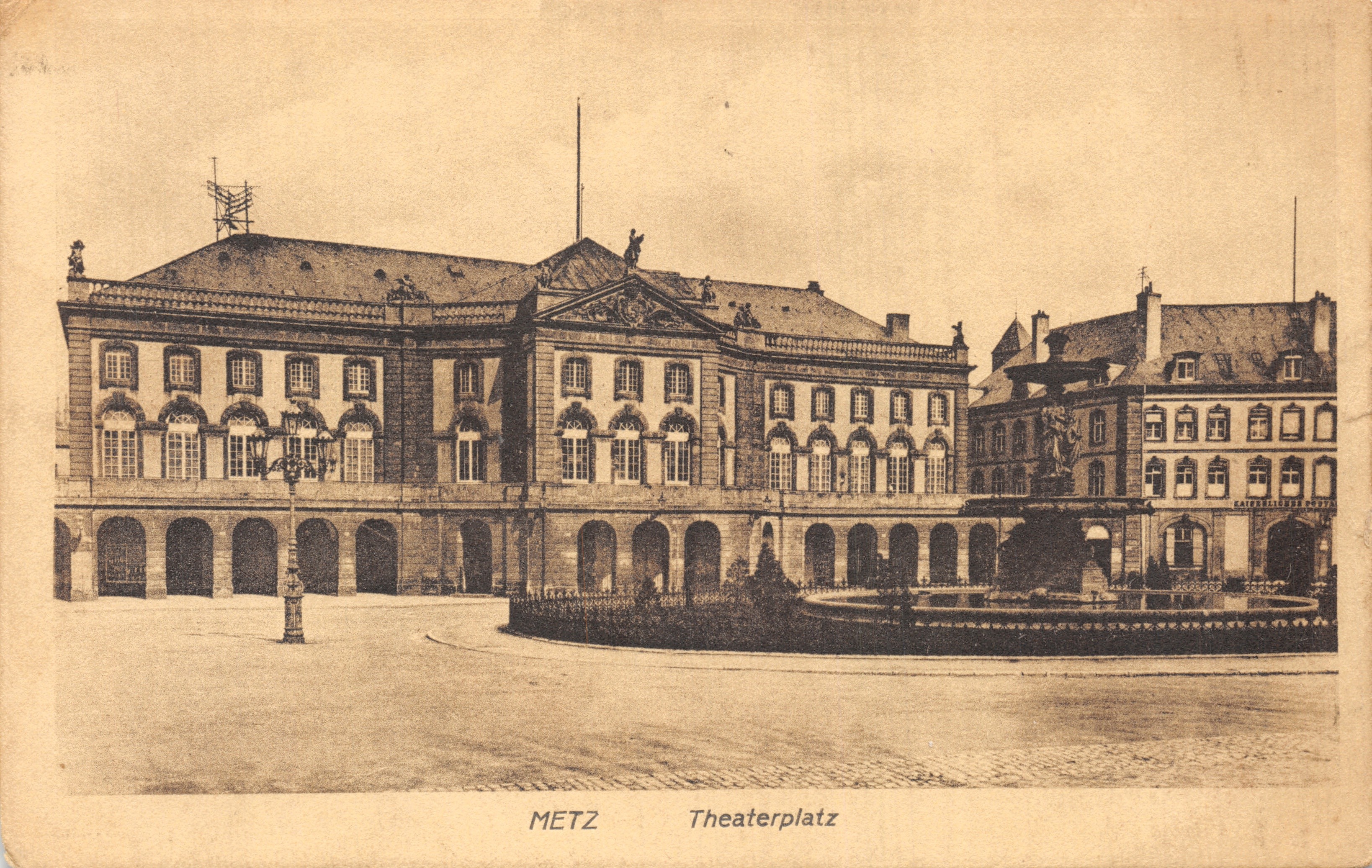Metz — Place du Théâtre (Theaterplatz) — Verlag Aug. Gucnot, St. Marienstr. 18, No. 802