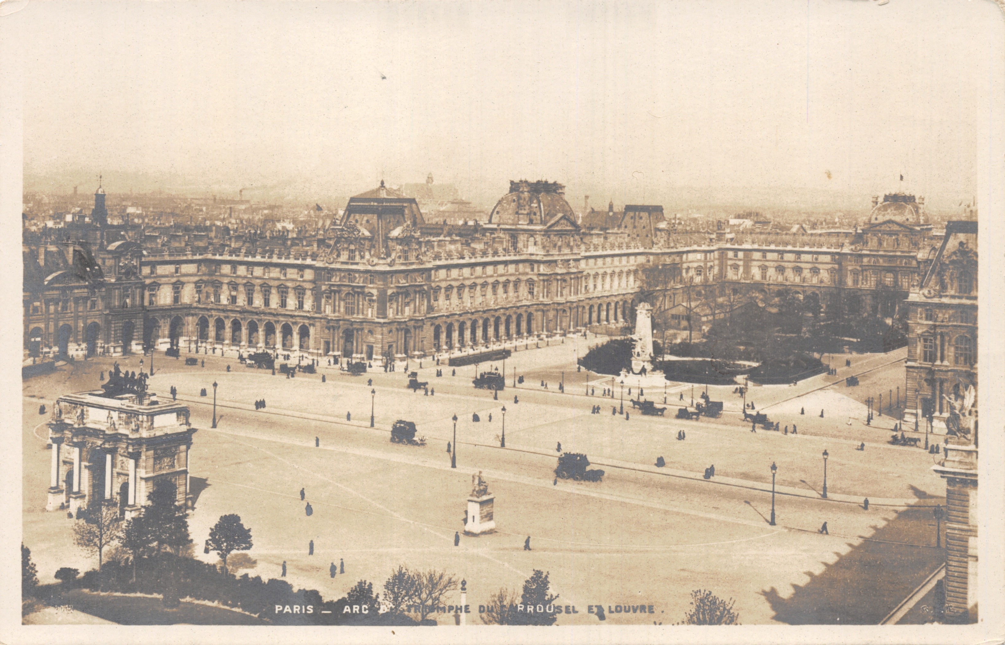 Paris — Arc de Triomphe du Carrousel et Louvre — éditeur imprimeur non identifié
