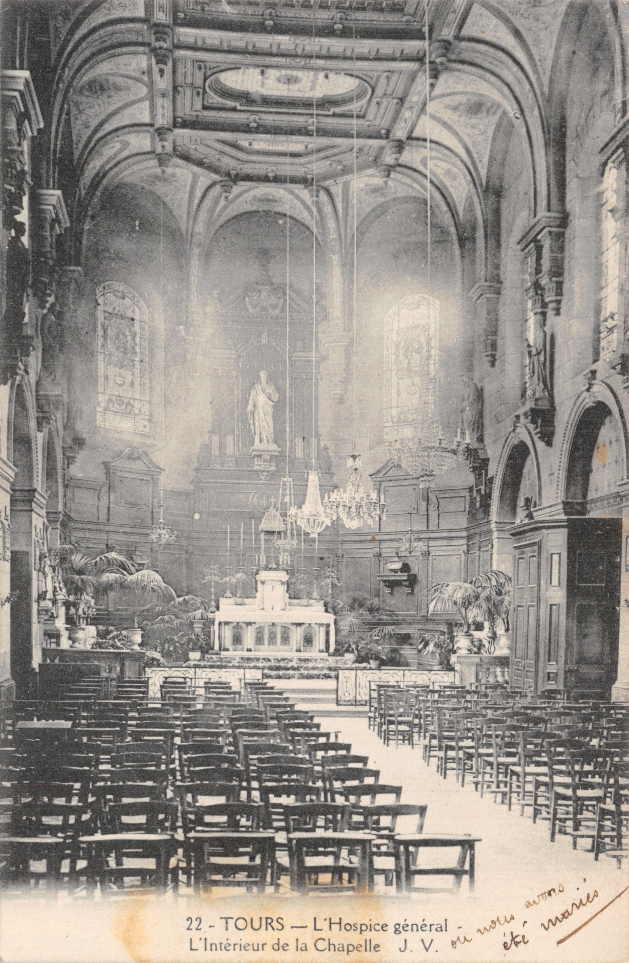 Tours — L'Hospice général — L'Intérieur de la Chapelle — J. V