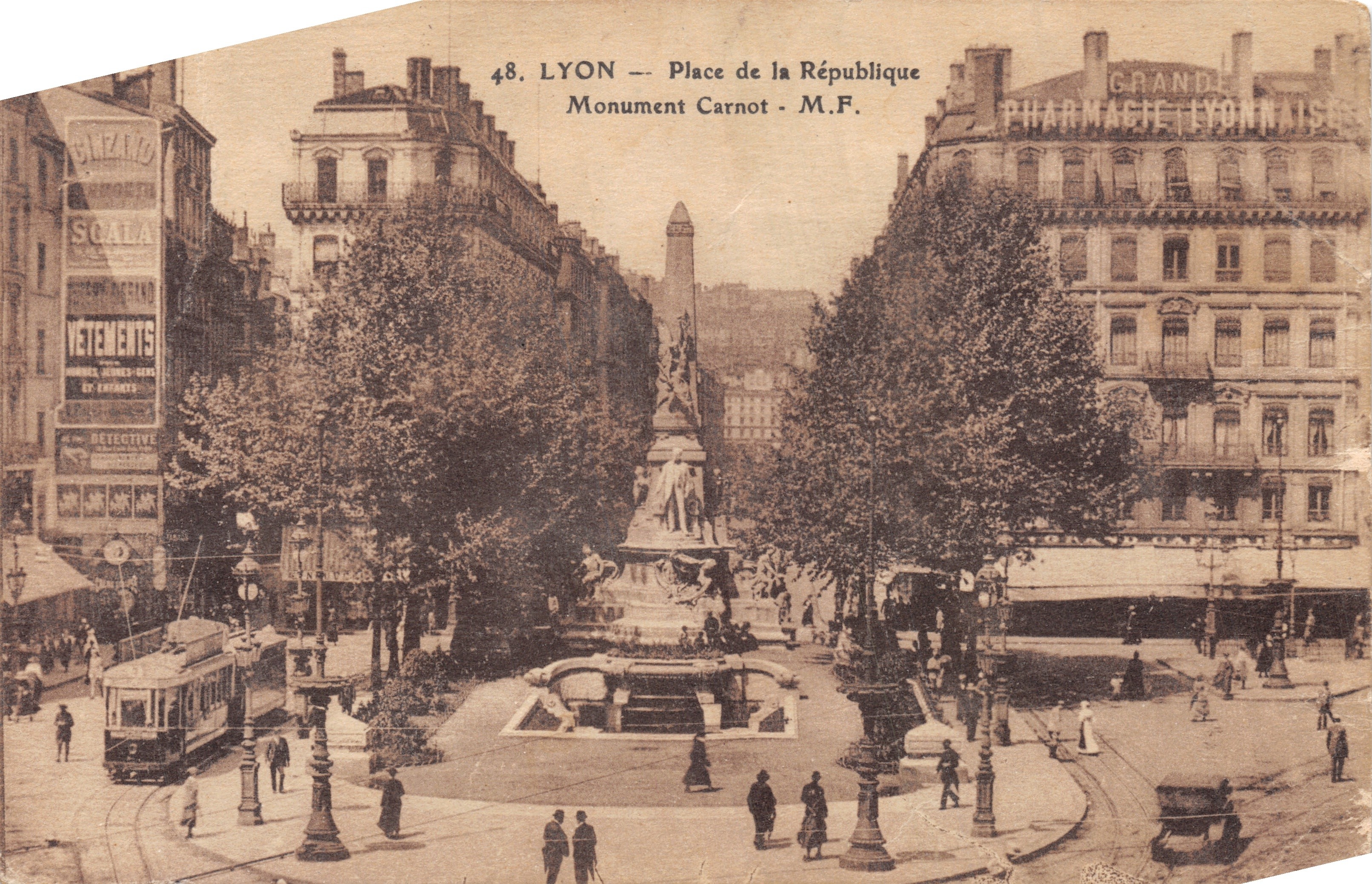 LYON — Plaza de la República — Monumento Carnot - M.F
