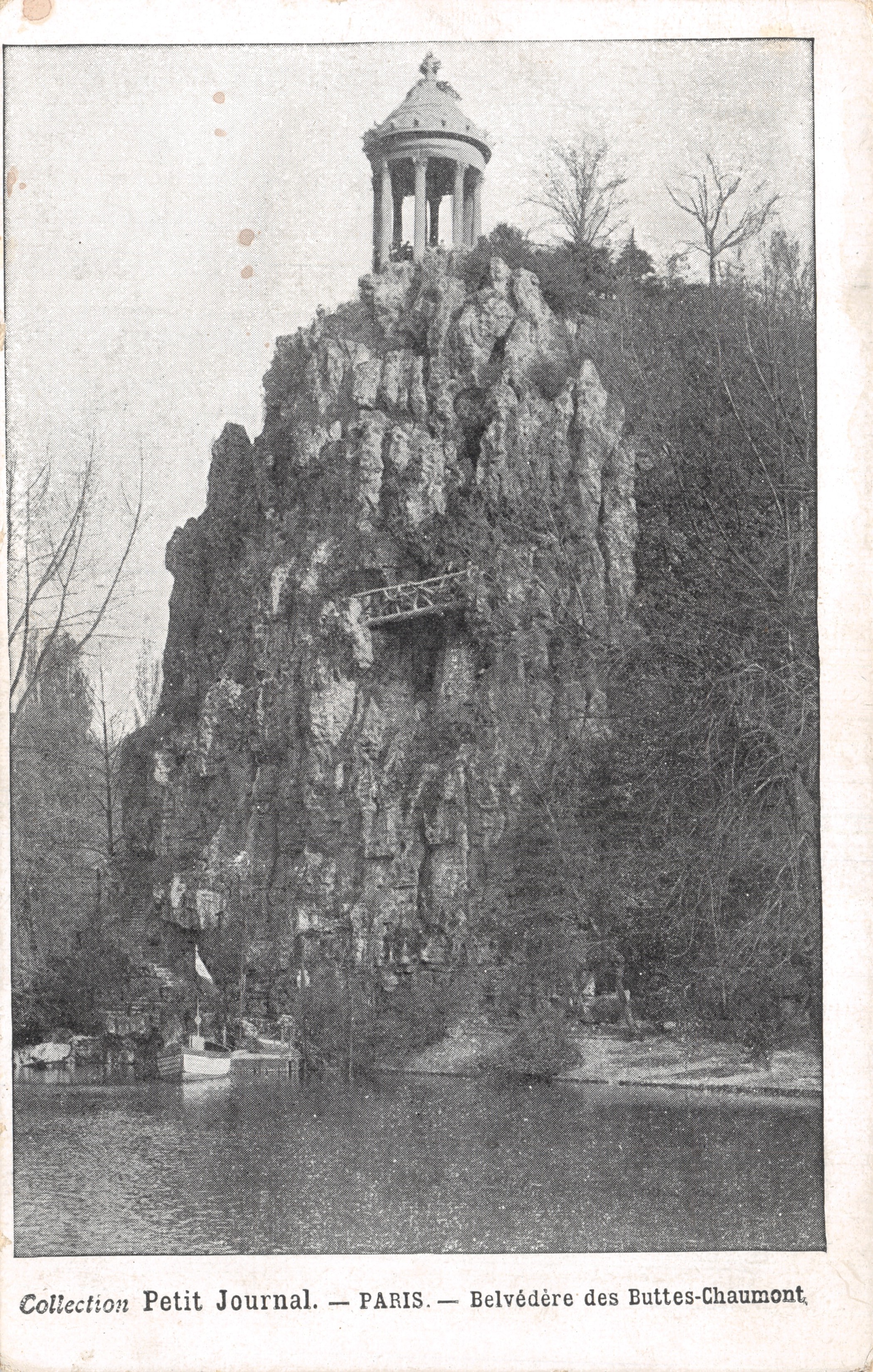 Vista desde el mirador de las Buttes-Chaumont — monumento sobre roca con pasarela — Colección Petit Journal
