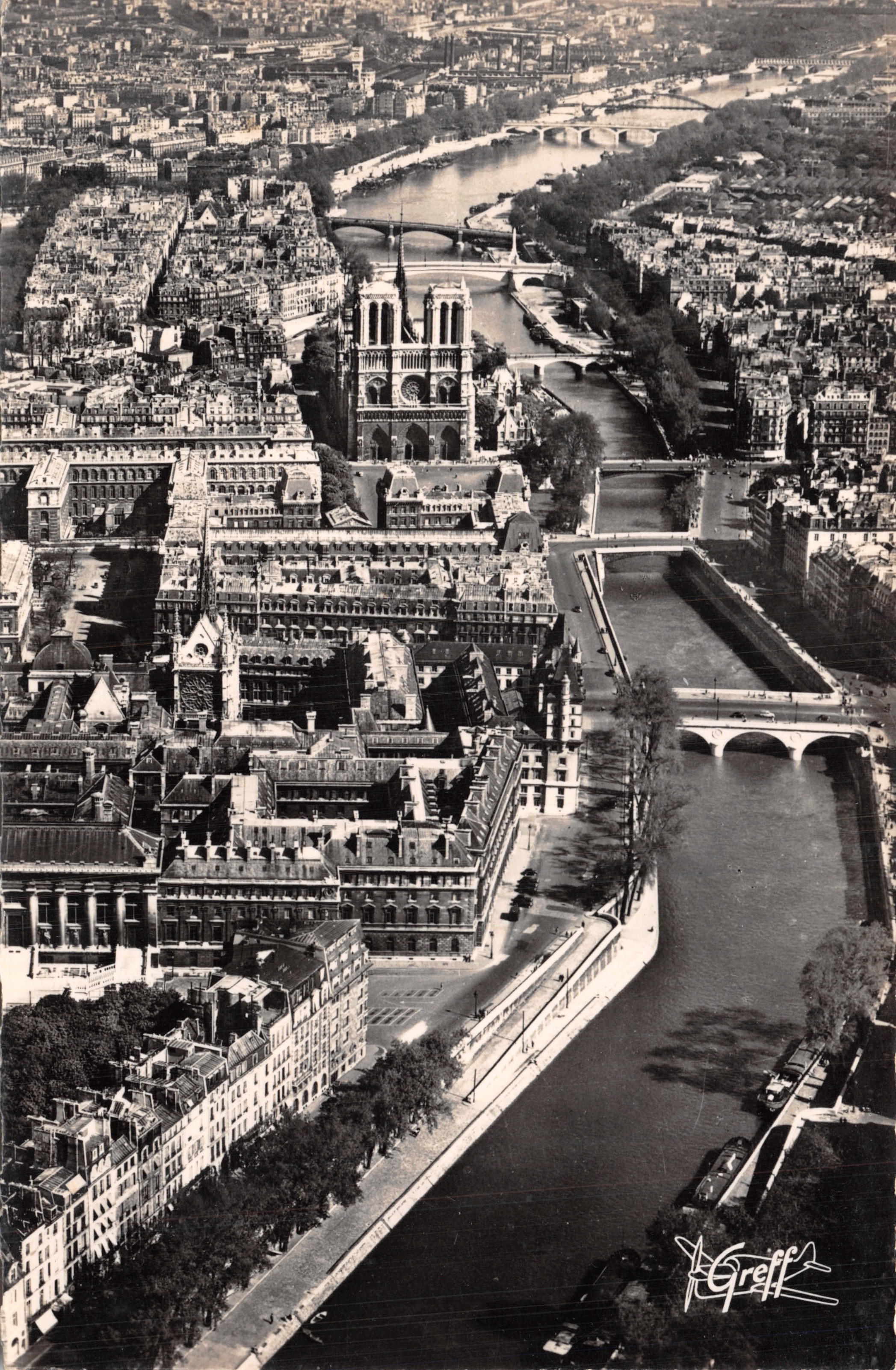 Paris — Vue aérienne de la Seine, rive gauche, l'Île de la Cité et Notre-Dame — Greff, S.E.P. du Temple, Paris