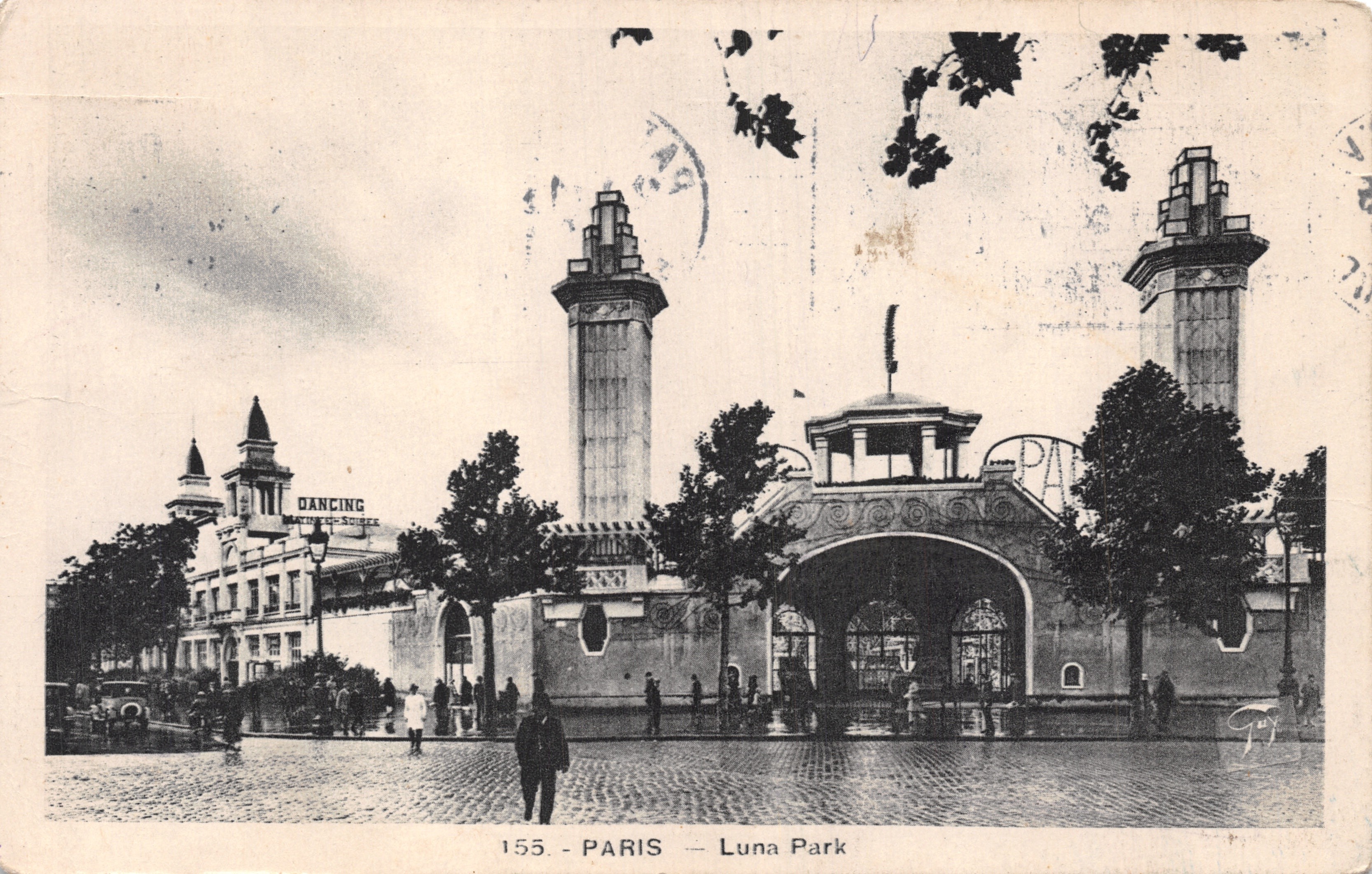 París — Luna Park — entrada monumental con columnas y edificio de baile