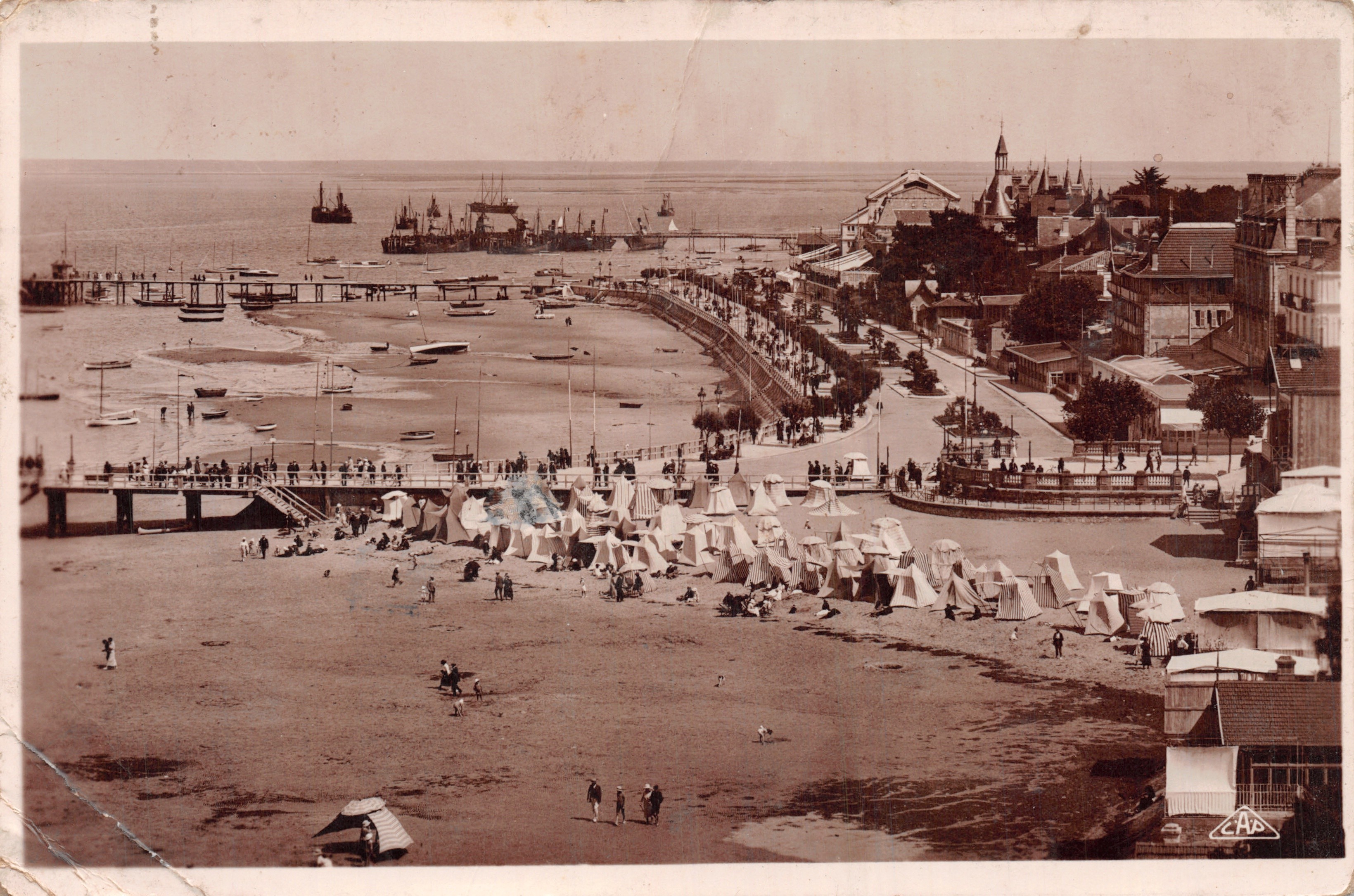 Arcachon — Der Strand und die Pier — Verlag C.A.P. Strasbourg n°11