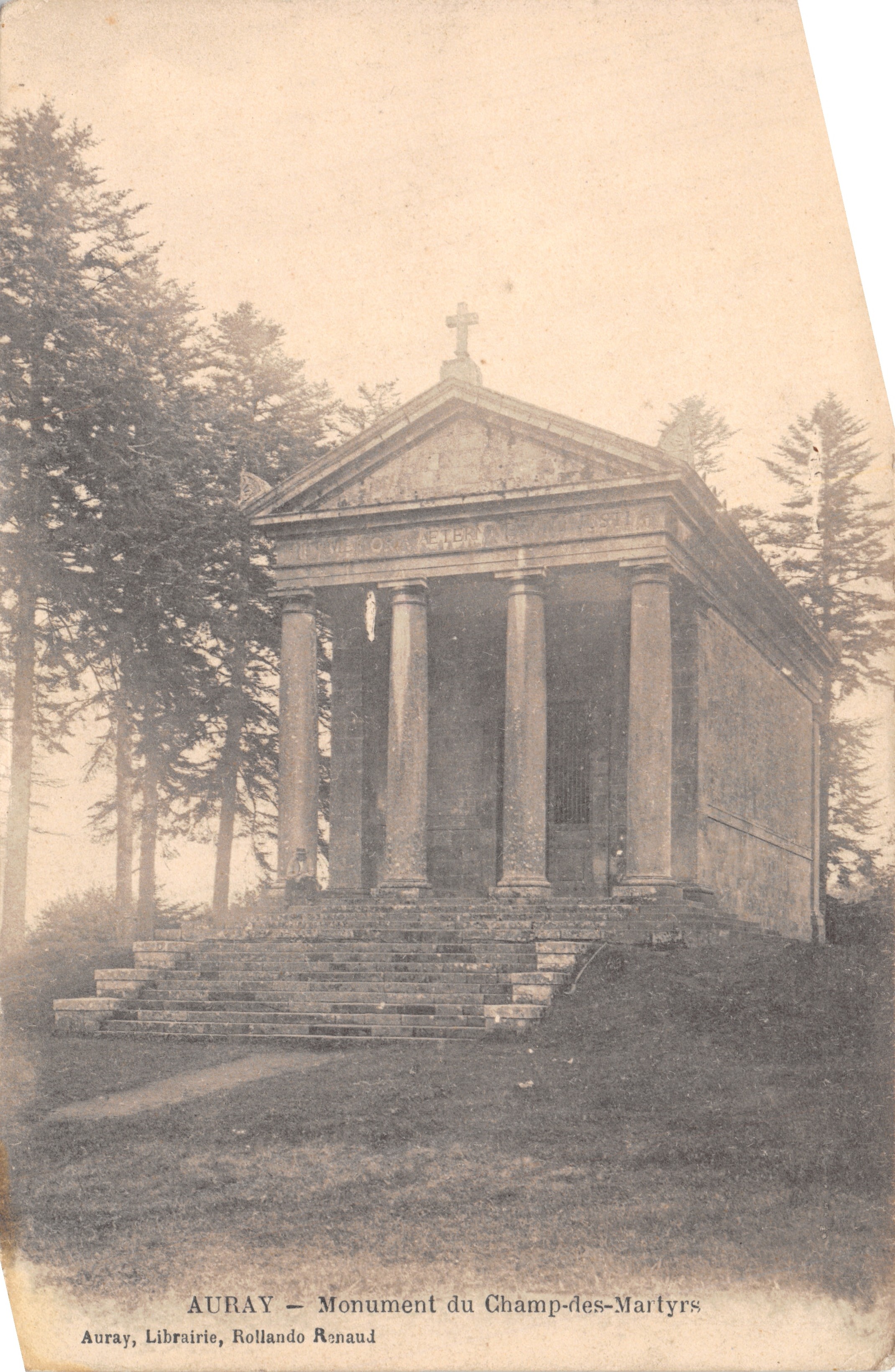 Auray — Monument du Champ-des-Martyrs — Librairie Rollando Renaud