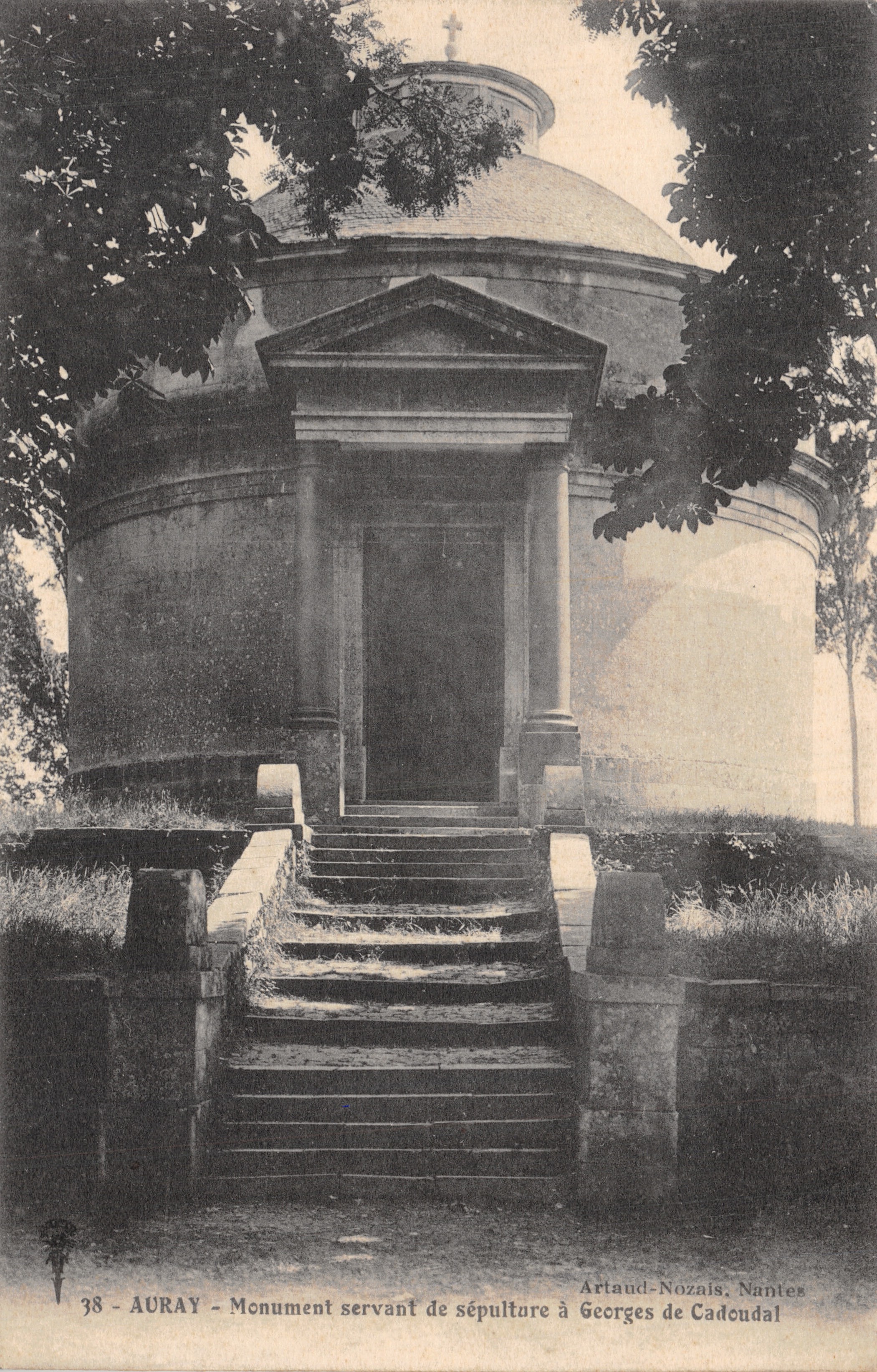 Auray - Monumento che serve come tomba per Georges de Cadoudal — editore Artaud-Nozais, Nantes, n. 38