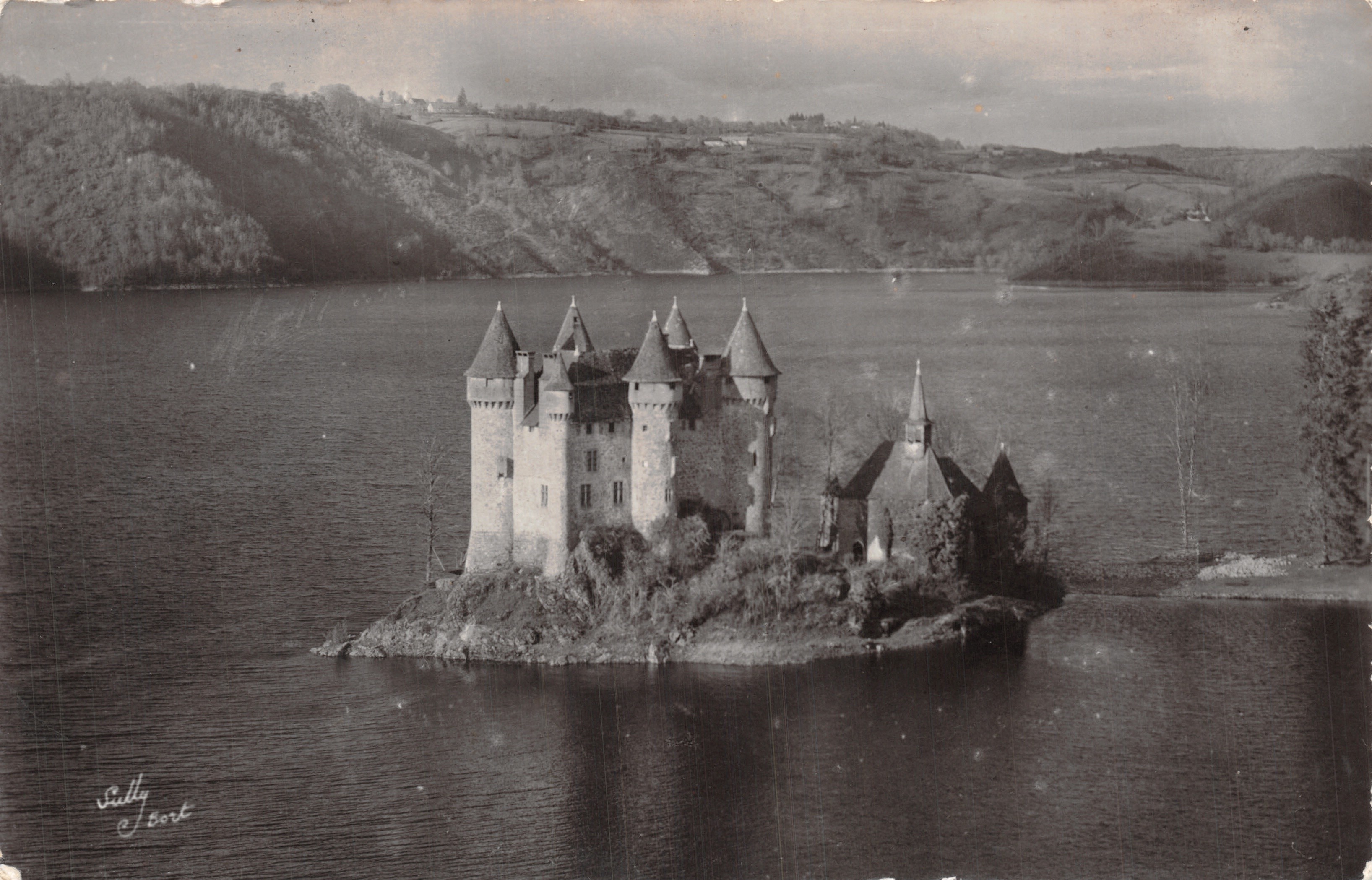 Schloss Val — Bort-les-Orgues (Corrèze) — Photo Sully Bort