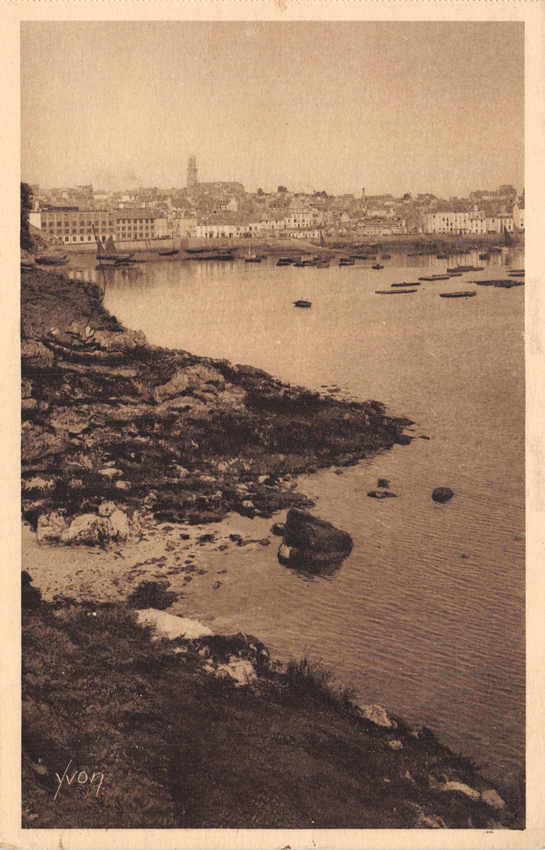 Douarnenez — Uitzicht genomen vanaf de Plomarc'h-helling — YVON