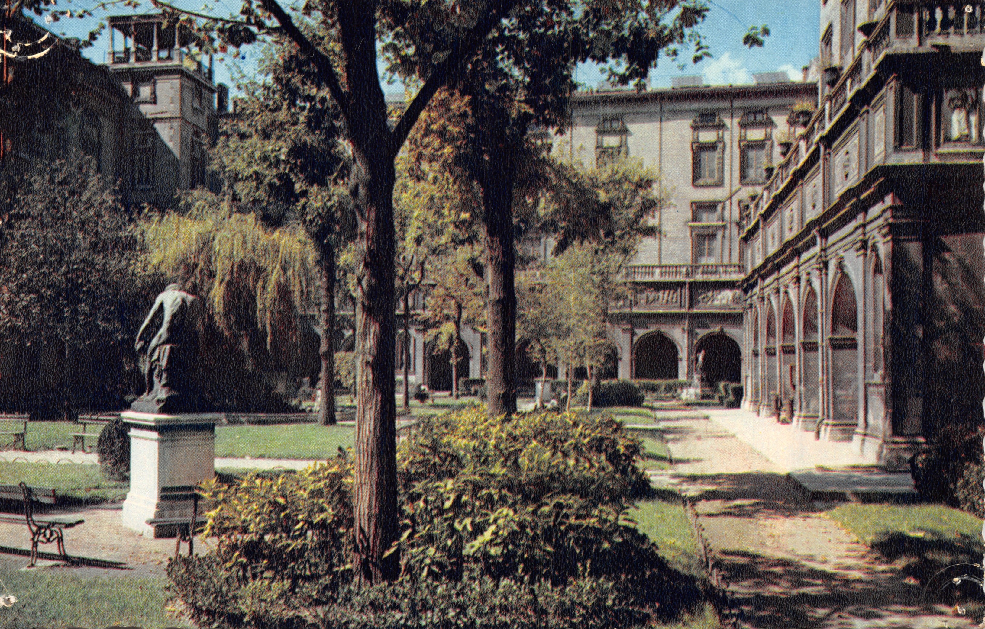 Jardín del Palacio Saint-Pierre — vista del parque con estatua y edificios decorados — Éditions TROLLIER & FILS, Lyon