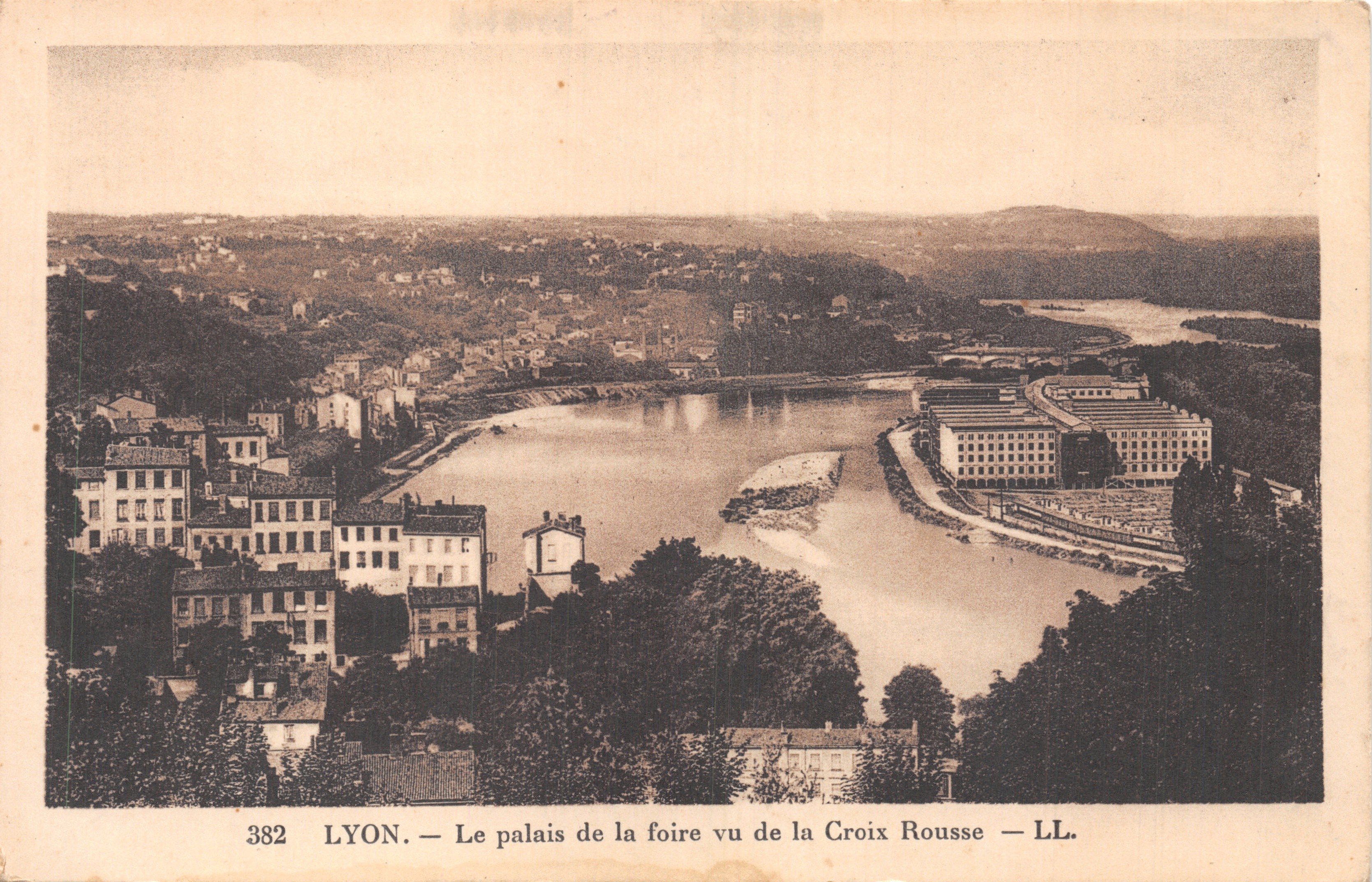 LYON — Le palais de la foire vu de la Croix Rousse — LL. — n° 382