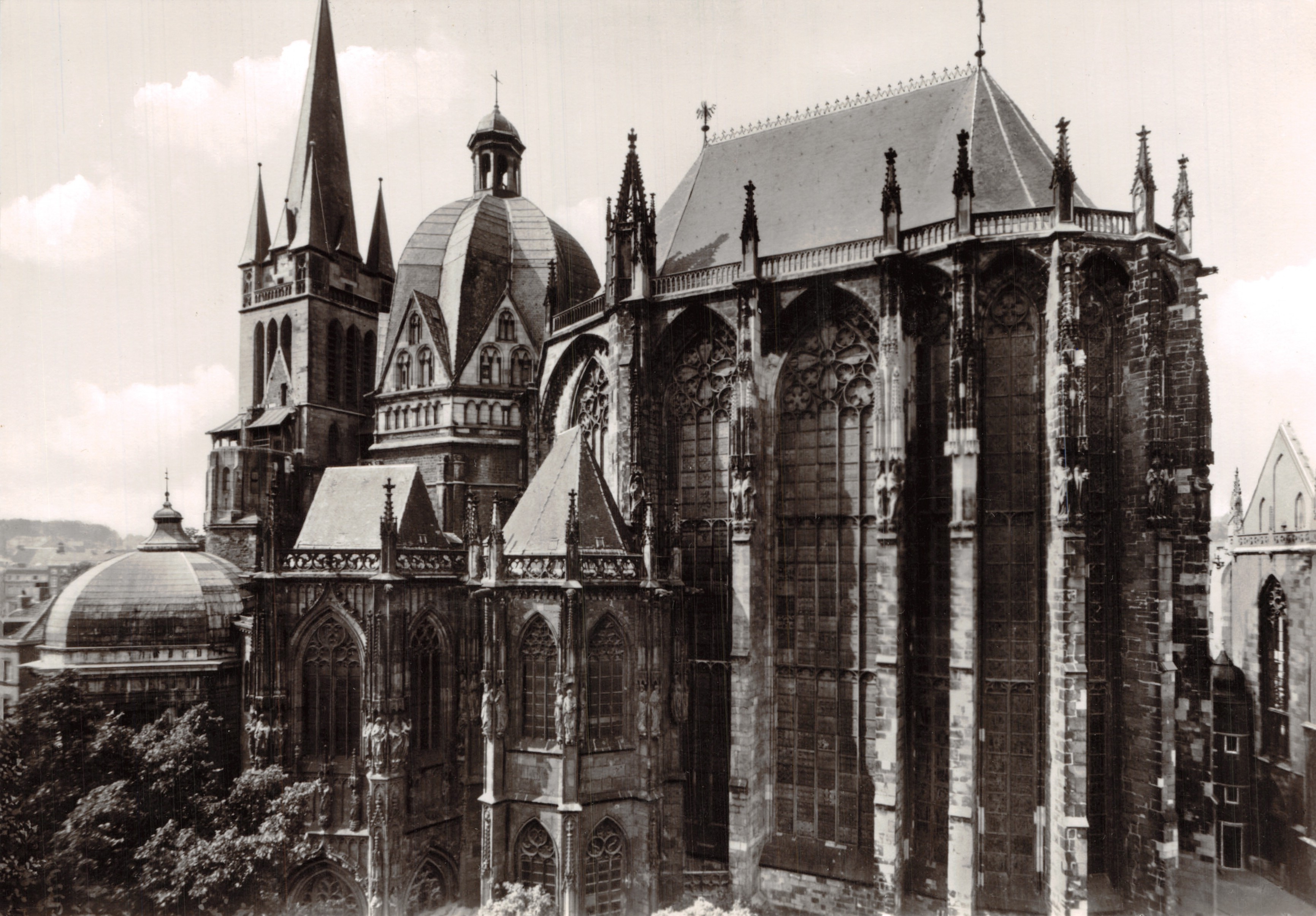Dom d'Aix-en-Champagne — vue du sud-est avec le kuppelbau, éditeur AM 5