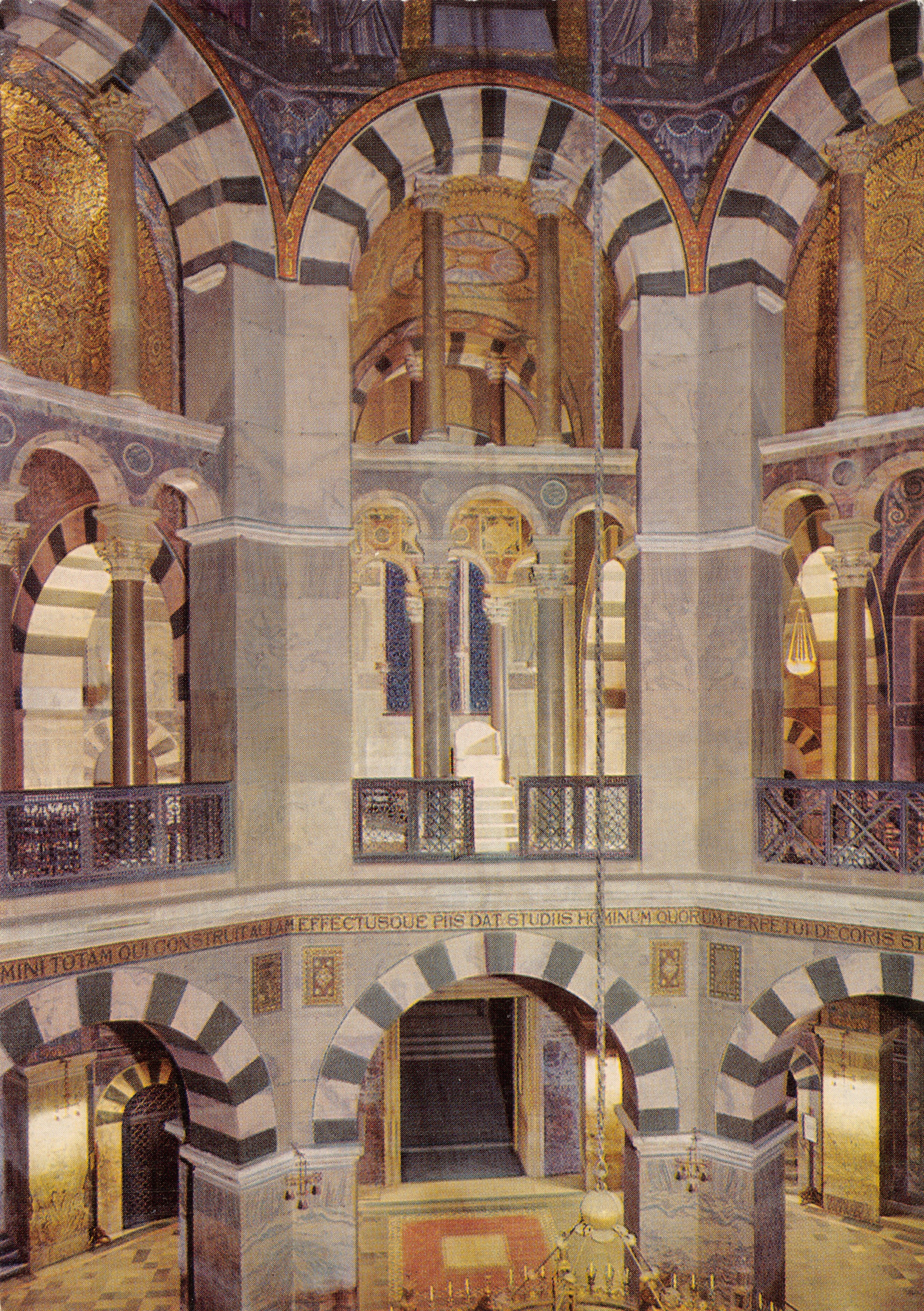 Aachen - DOM — Karolingbau, vollendet um 800 — Foto Ann Münchow, Aachen, Eupener Str. 221