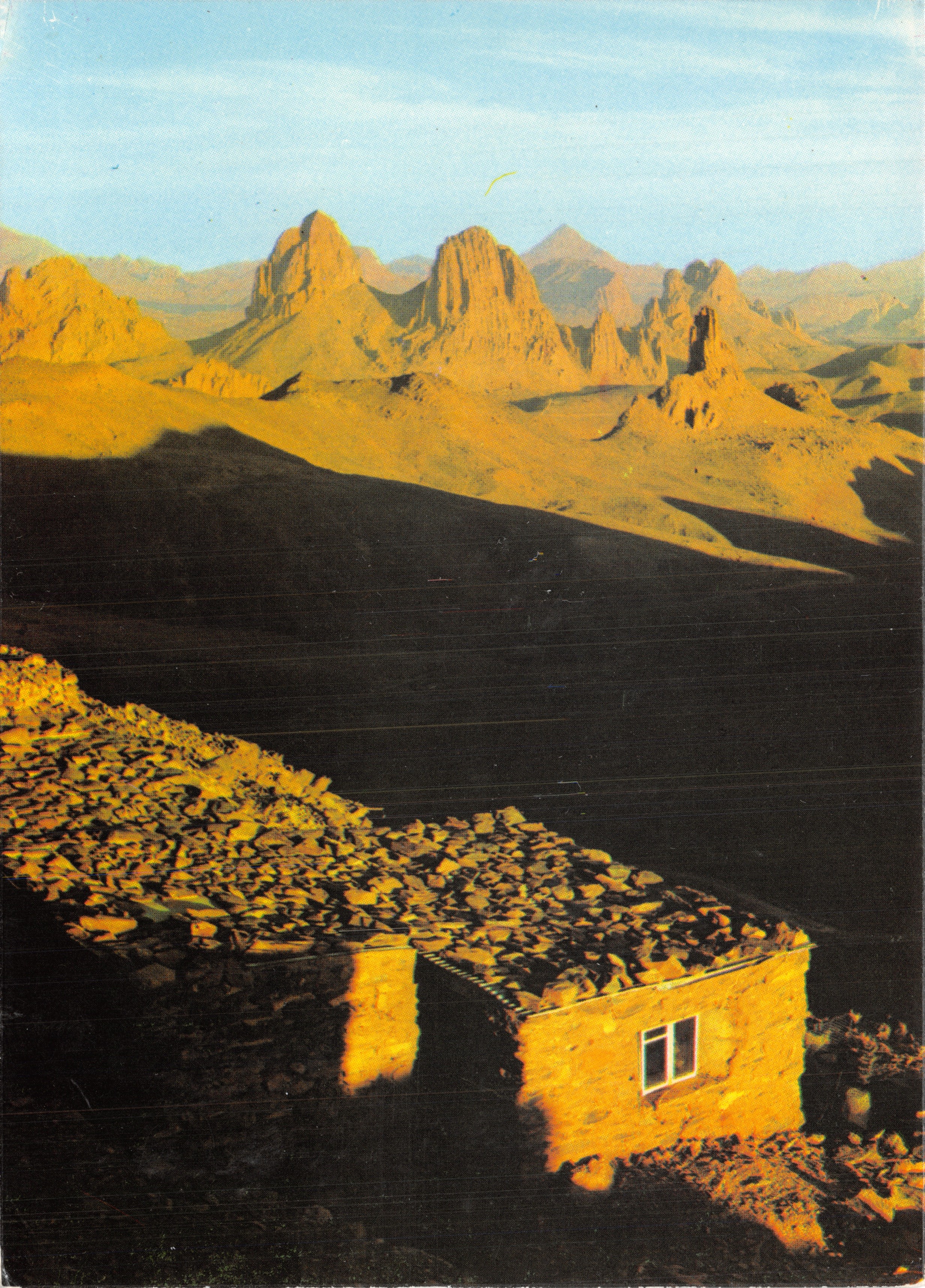 El Hoggar — vista del pueblo de Assekrem — editor no visible