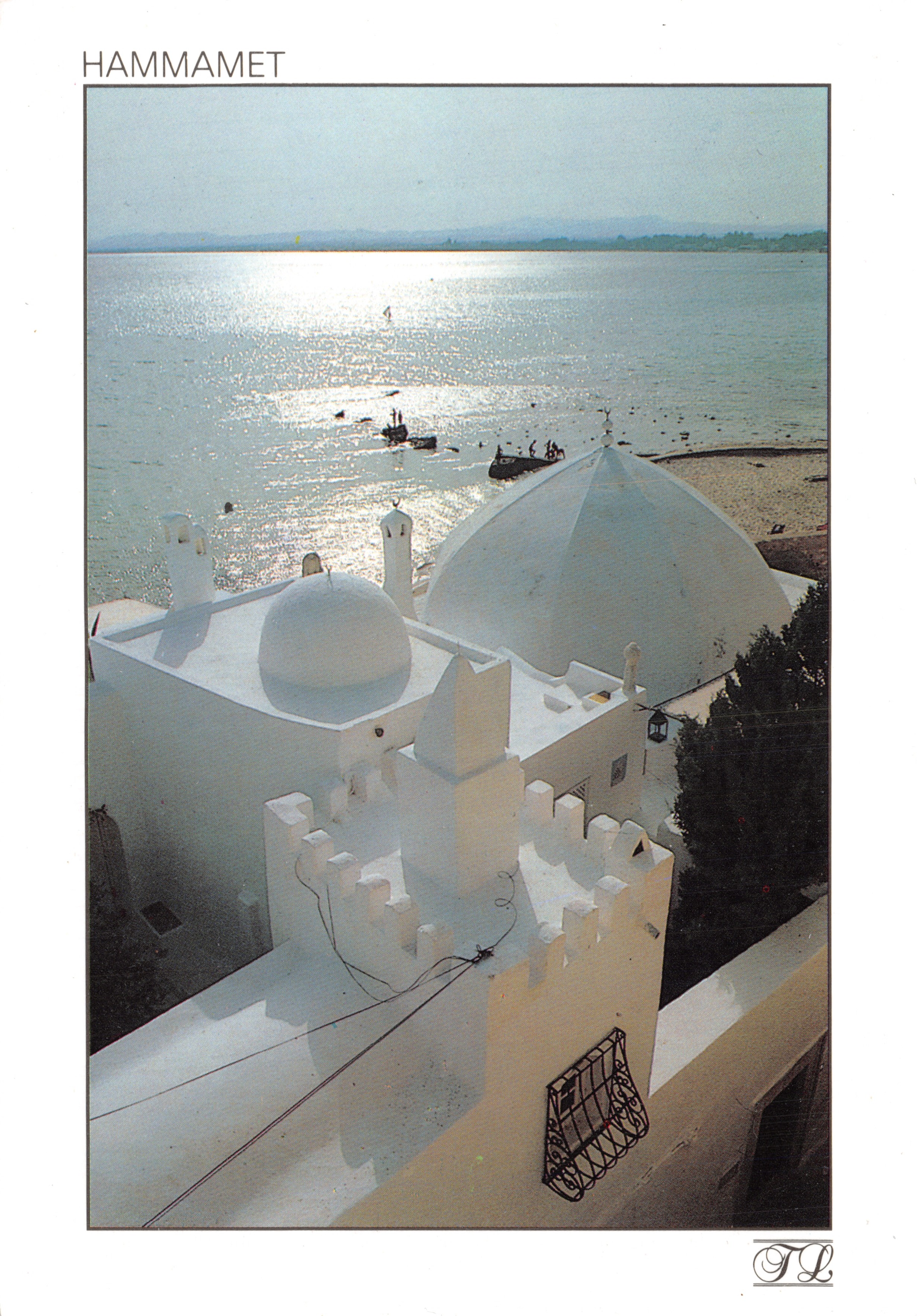 Hammamet — vue sur la mer avec dômes blancs — éditeur TUNISIE LUMIERE