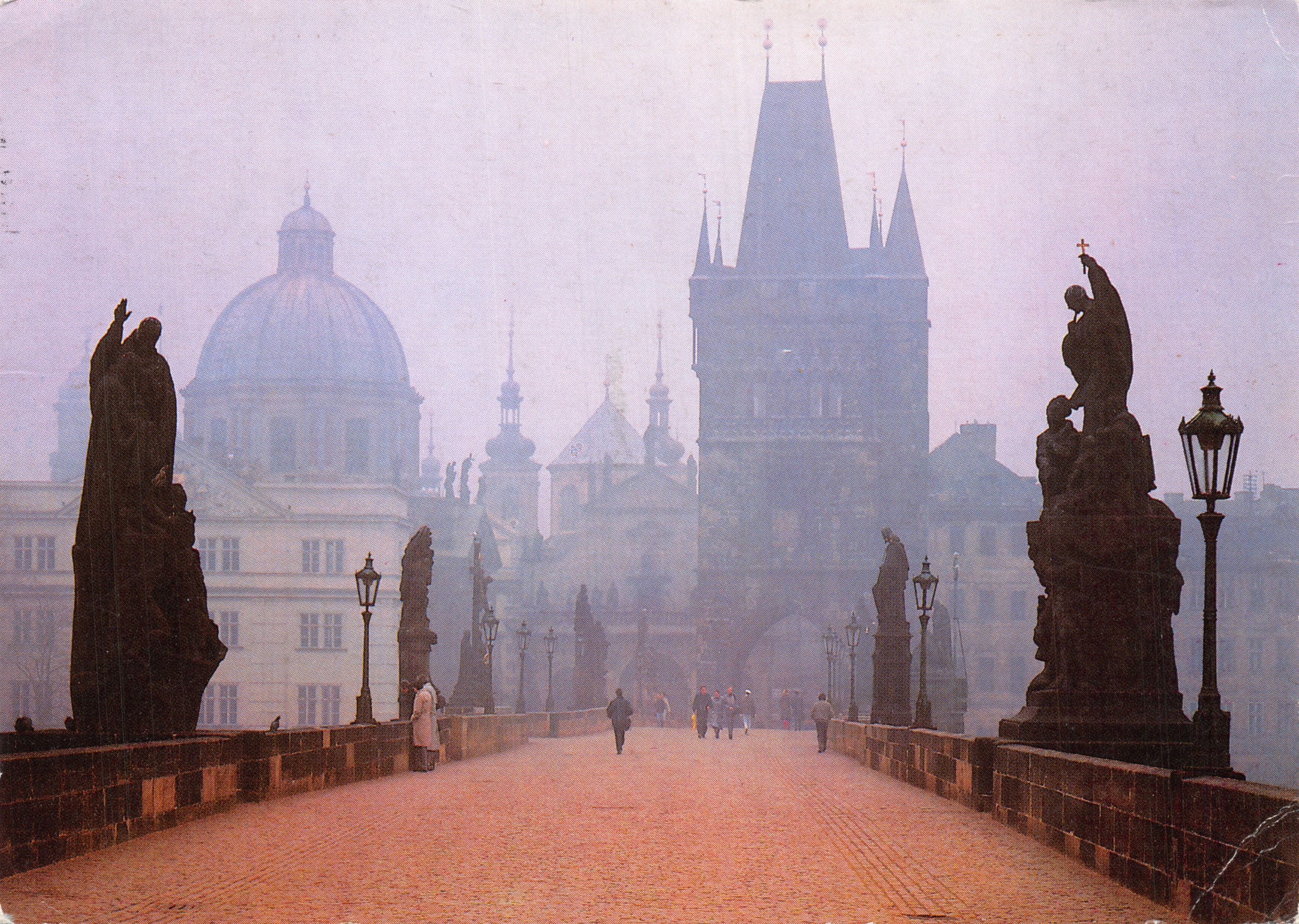 Charles Bridge — vue enneigée avec statues et tour de la cité — éditeur Nakladatelství Vlček, n° 150