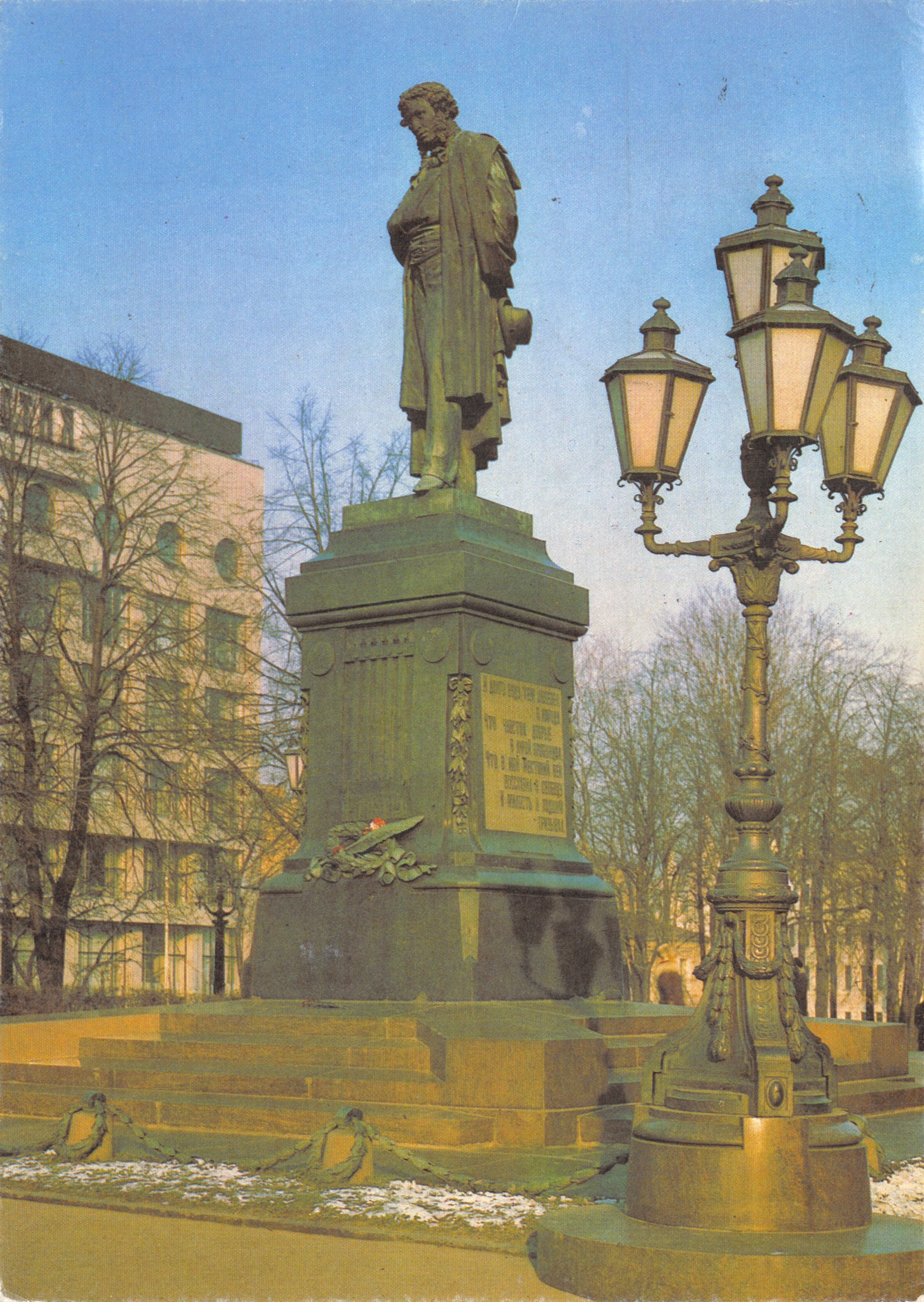 Moscow — Statue of Pushkin — publisher: Monument to A. M. Pushkin, sculptor A. M. Obukhov, photo P. S. Bogomolov