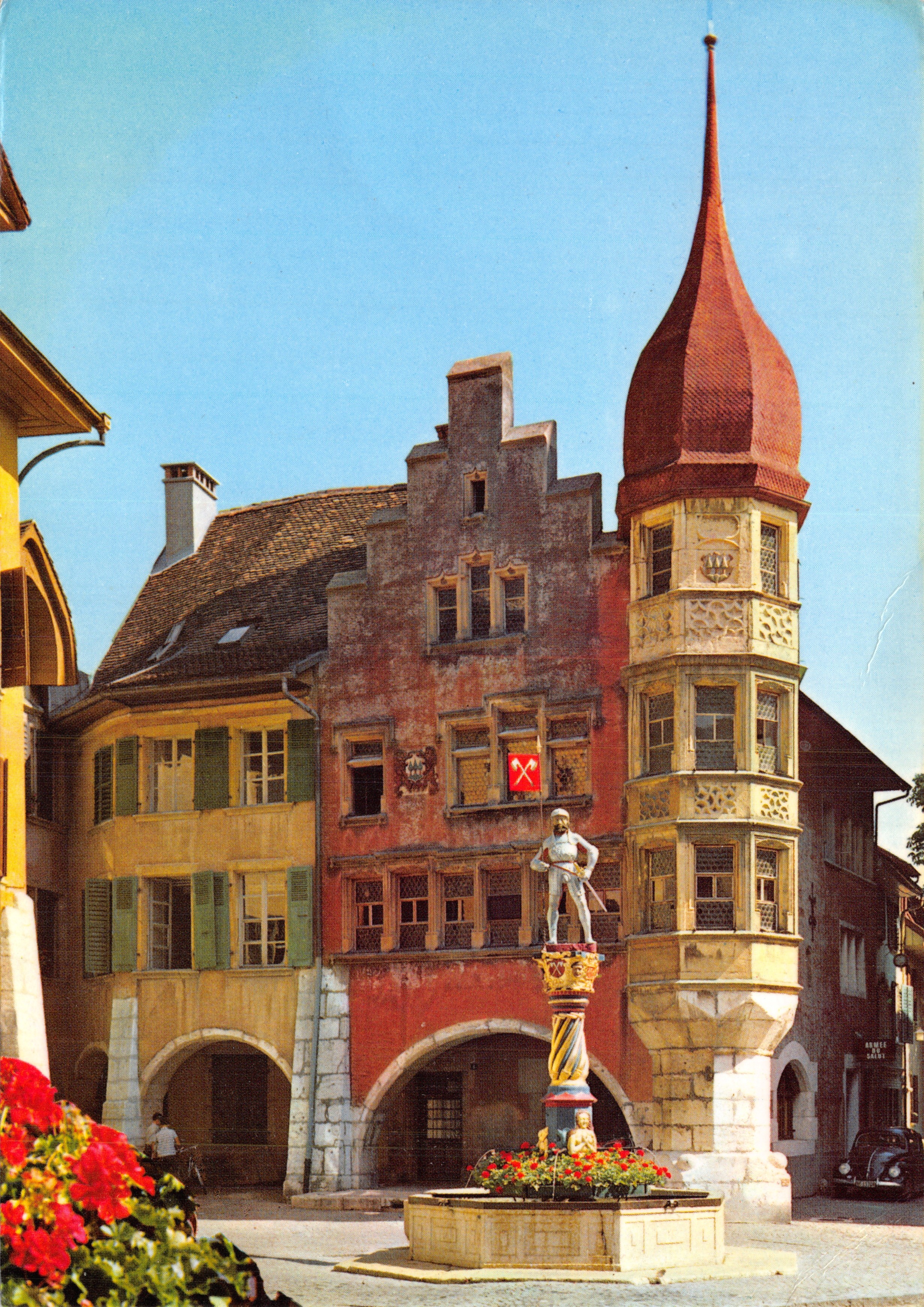 Piazza del Mercato — Fontana con statua e torre a tetto a punta — Editions R. Jeanneret-Danner, n. 5016