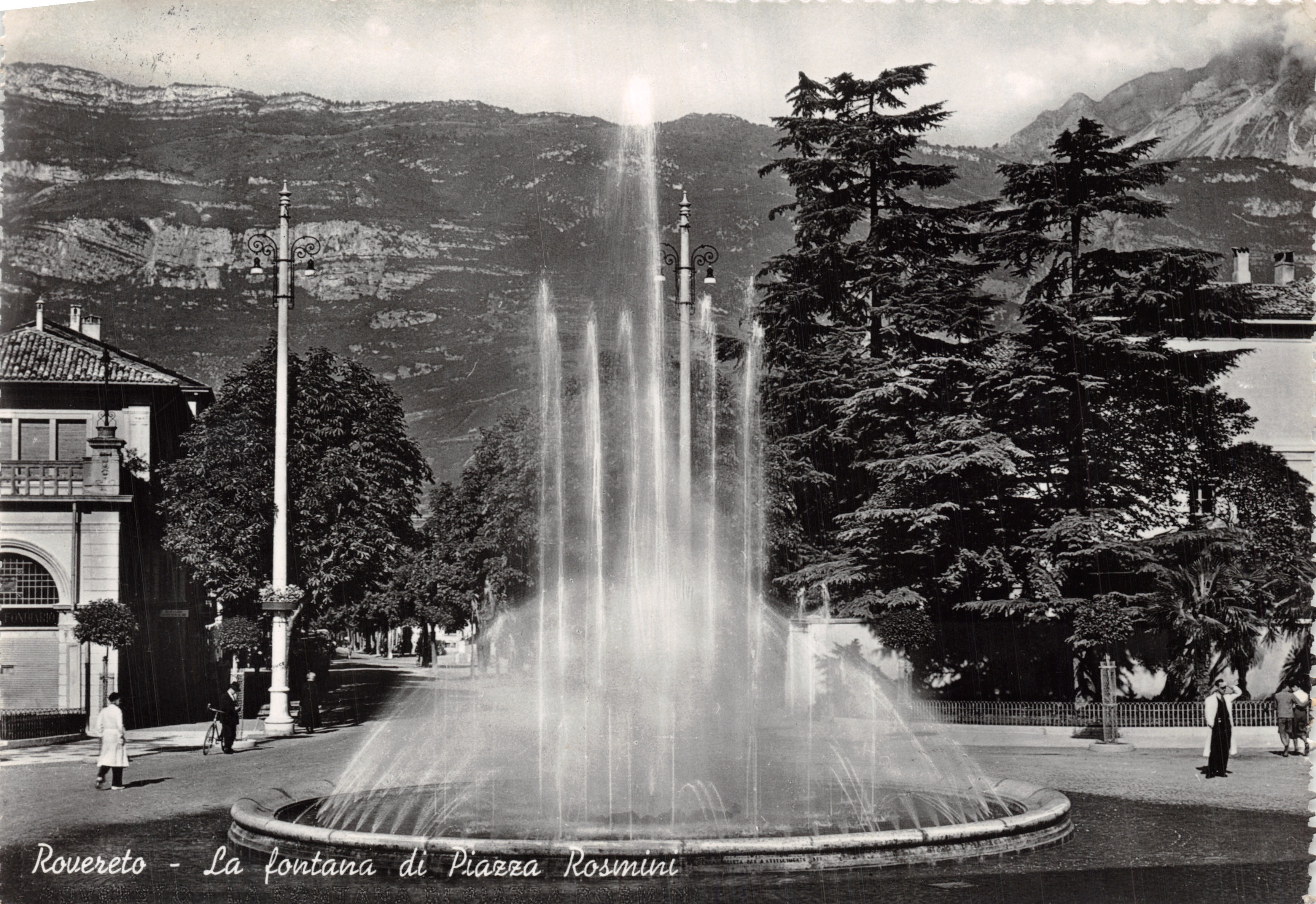 Rovereto — The fountain of Piazza Rosmini — Ediz. M. Plazzer